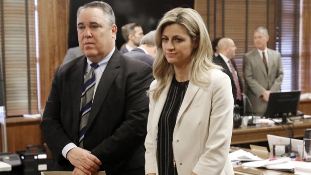 Erin Andrews leaves Tennessee courtroom in tears before jury views ...