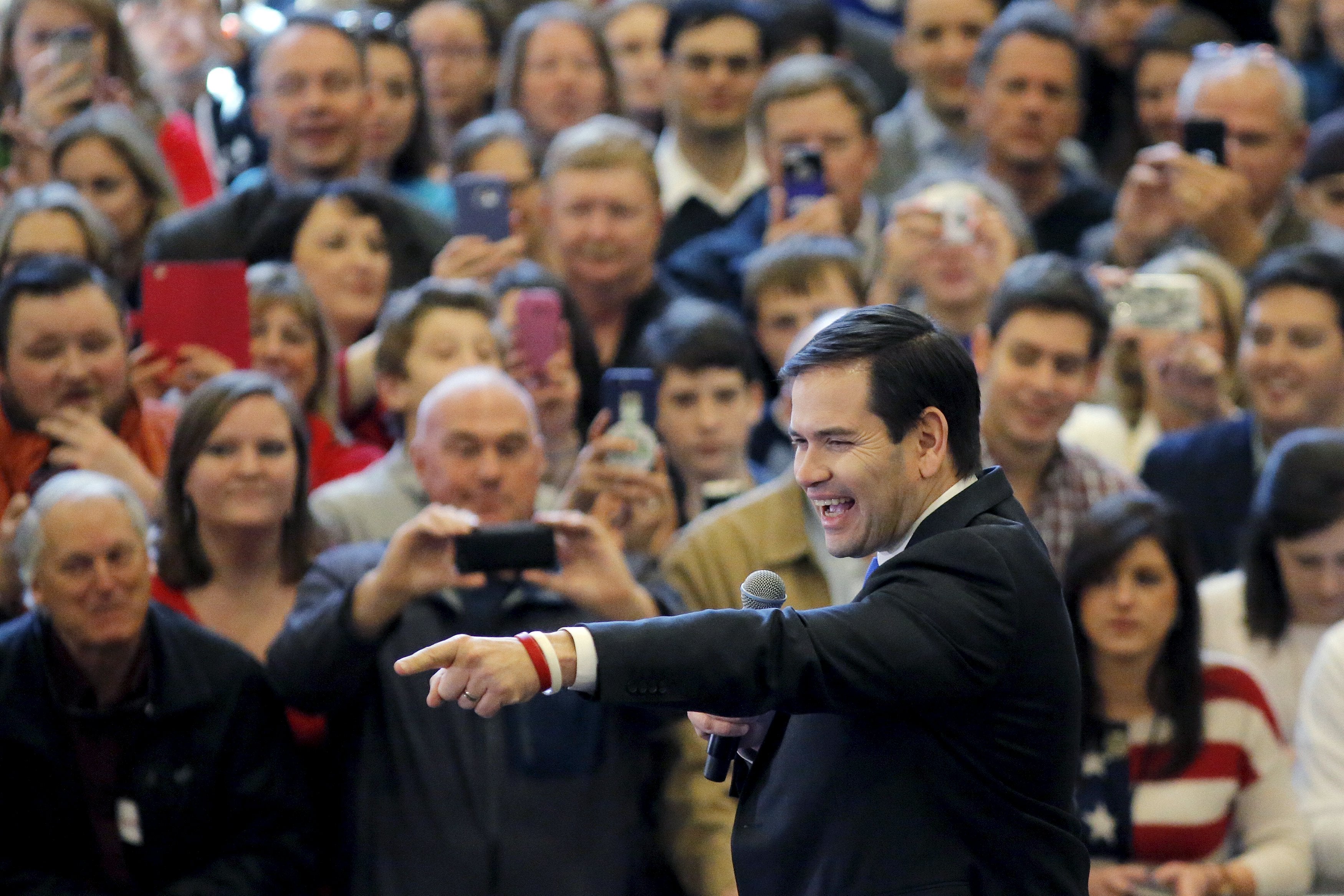 Video Marco Rubio Mocks Donald Trump's Spray Tan, Small Hands