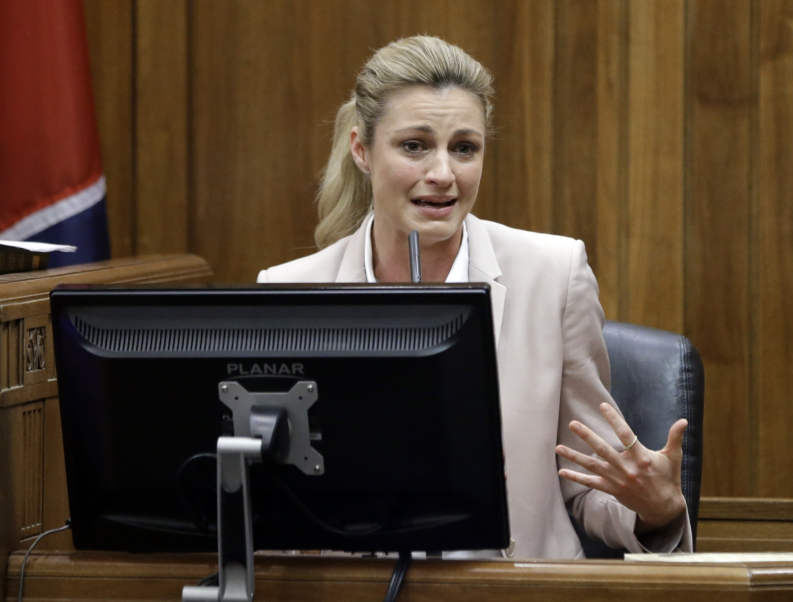 Erin Andrews Nude Video Lawsuit Jury Begins Deliberations Cbs News