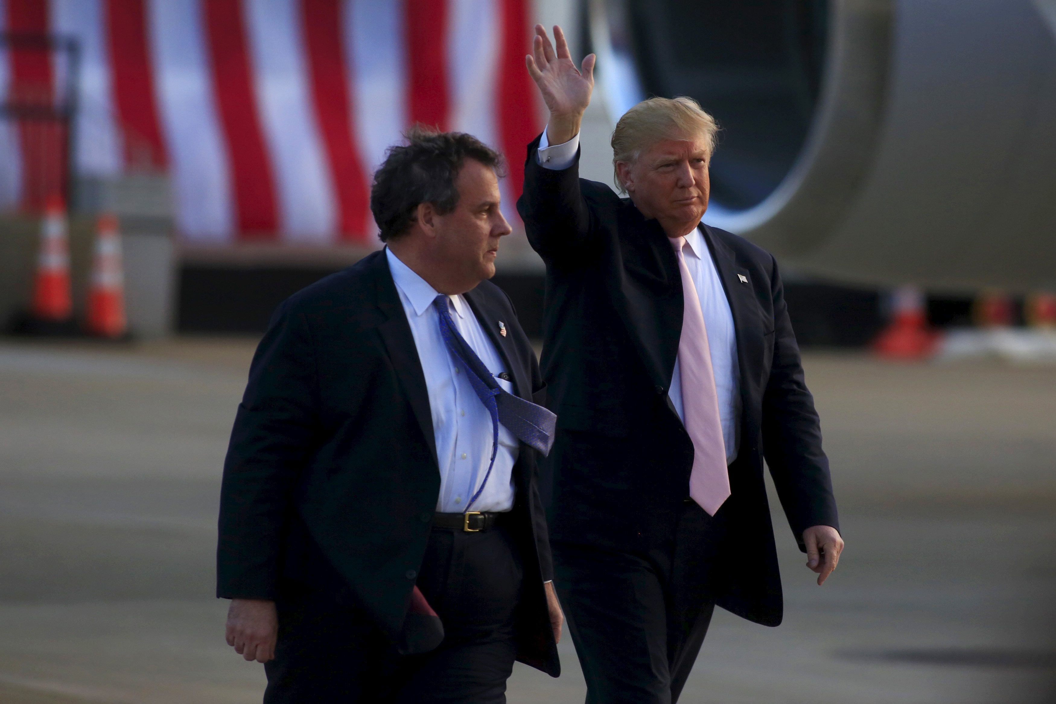 Donald Trump Jabs At Chris Christie At Campaign Stop - CBS News