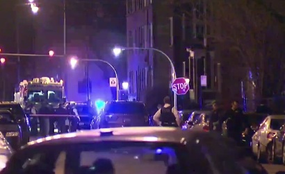 3 Police Officers Shot In Chicago, Authorities Say - CBS News