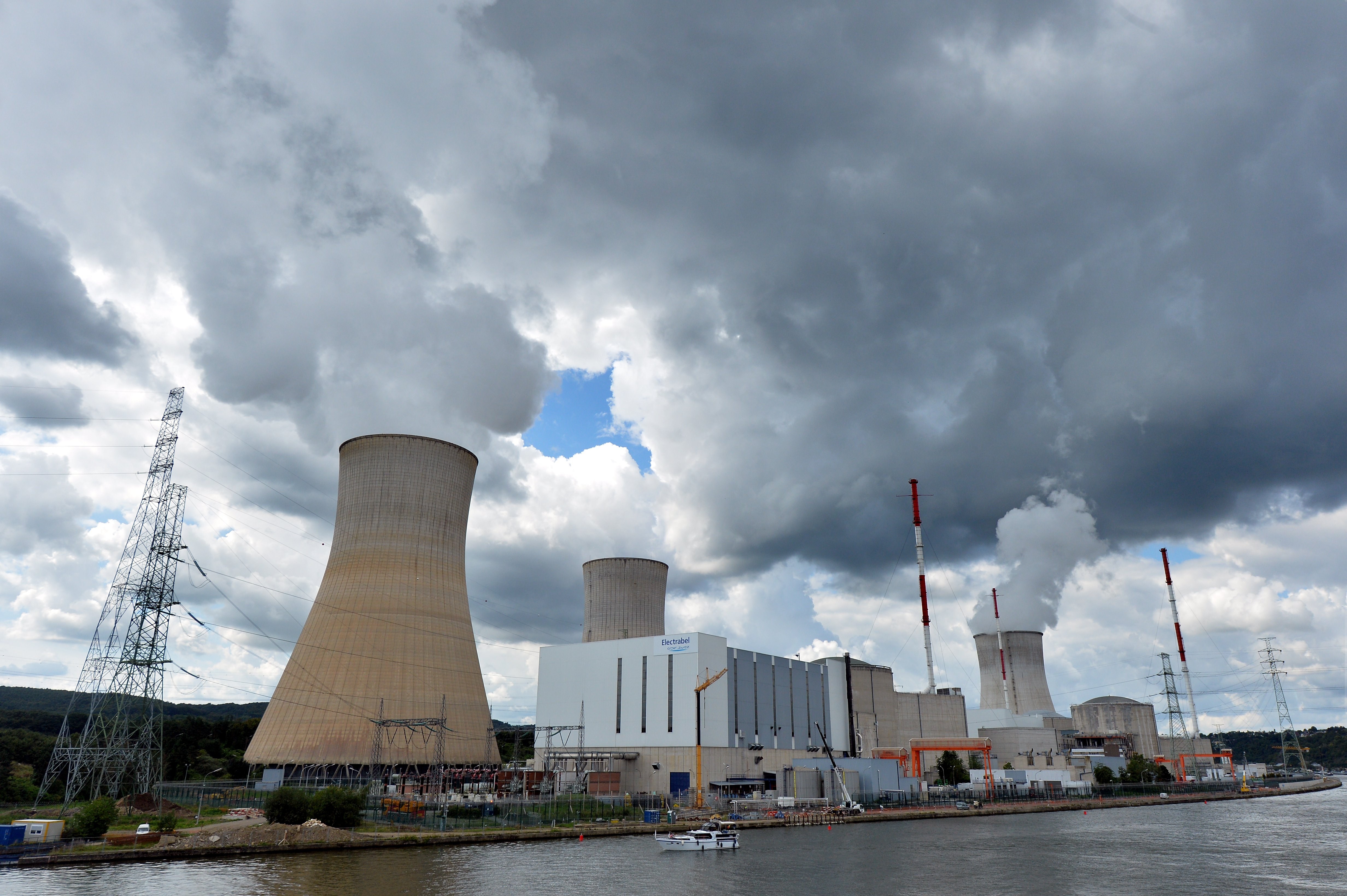 Belgium evacuates nuclear plant attacks - CBS