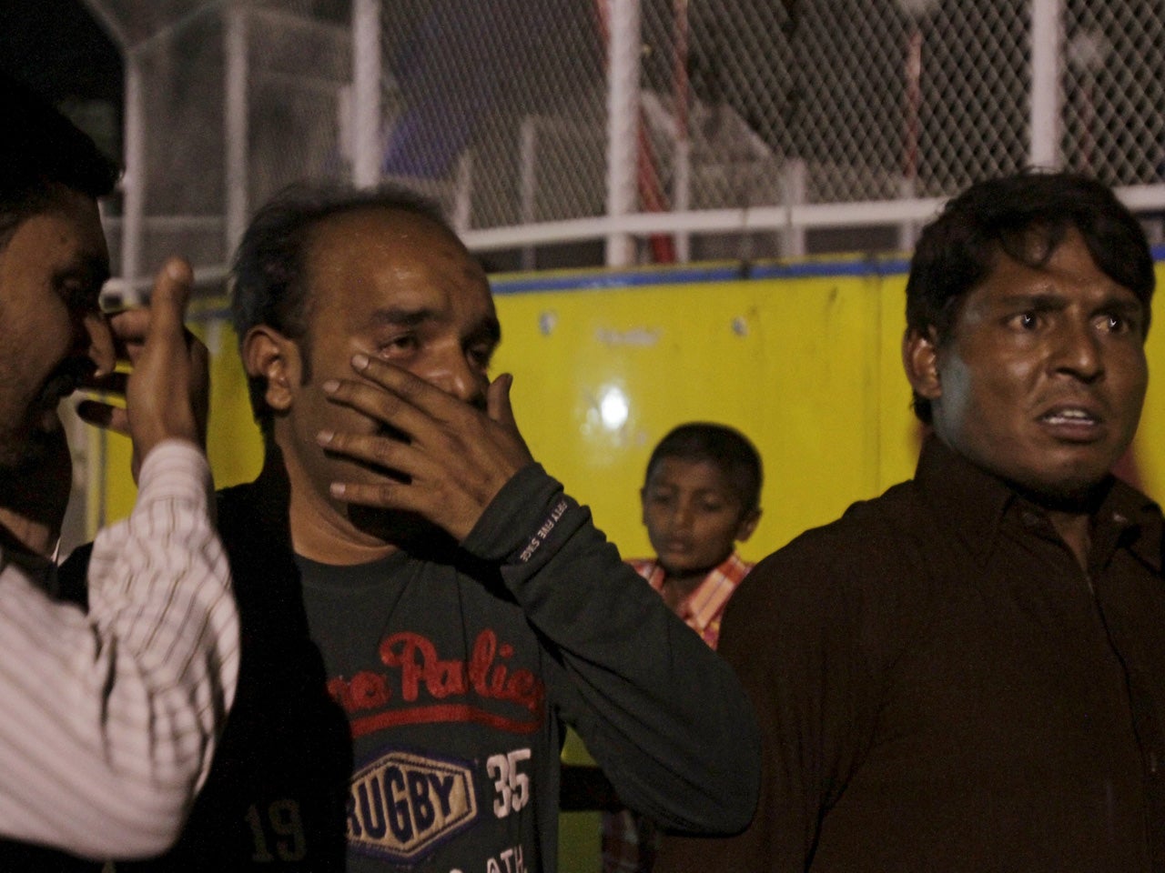 Deadly Bomb Blast Hits Pakistani Christians Leaving Kids' Park - CBS News