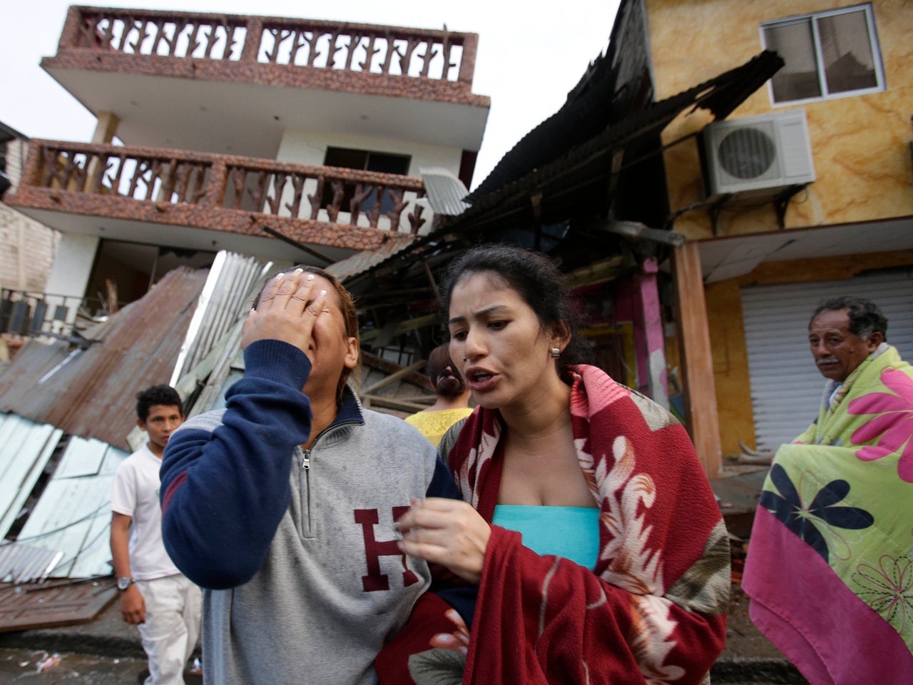 Aid begins to flow in after massive quake devastates Ecuador - CBS News