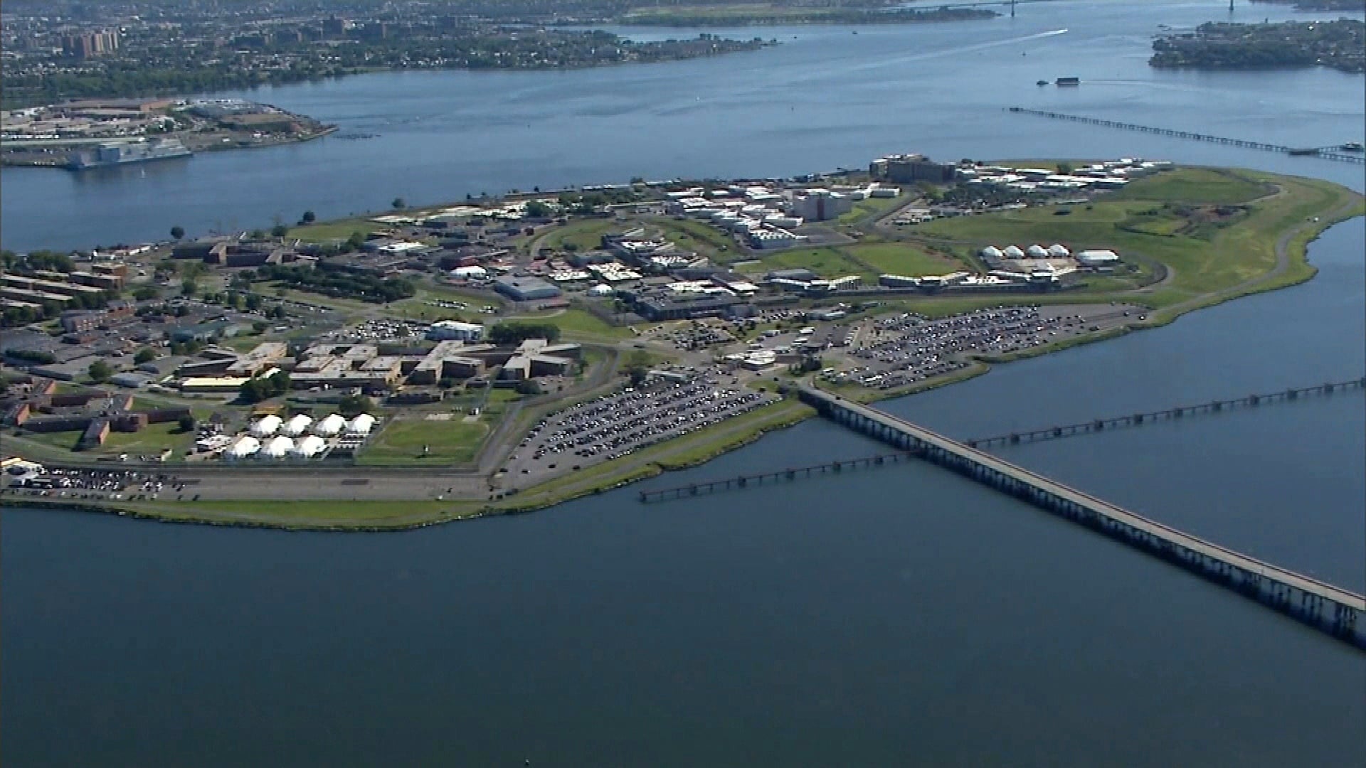 rikers island bridge