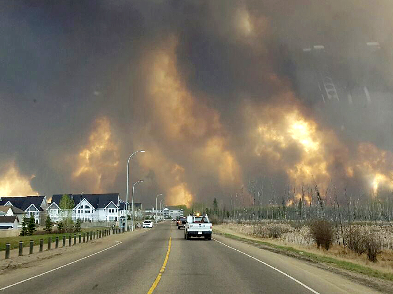 Fort McMurray wildfire in Alberta Canada forces evacuation of entire