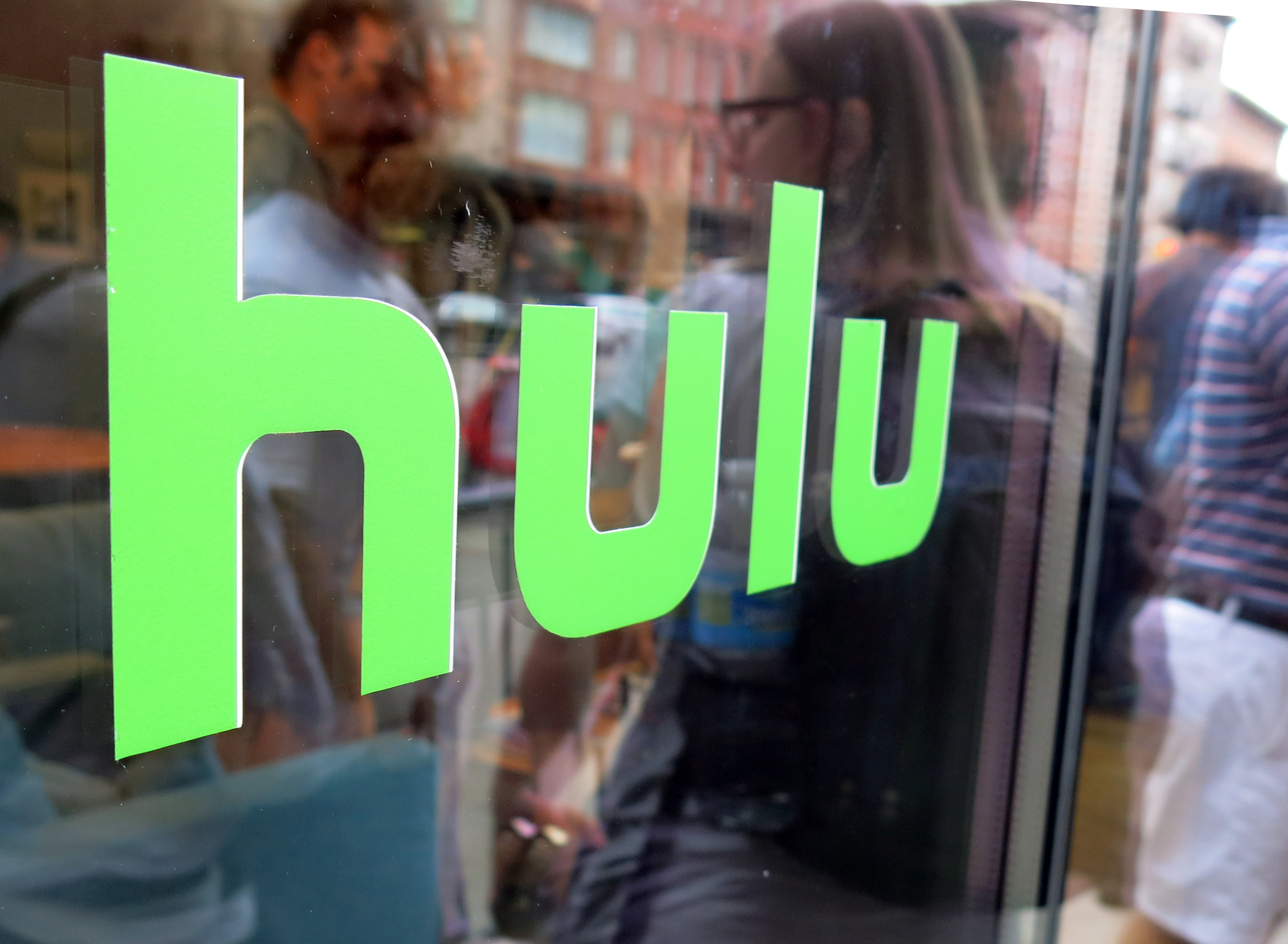 Hulu to sell Internet TV package with live programming