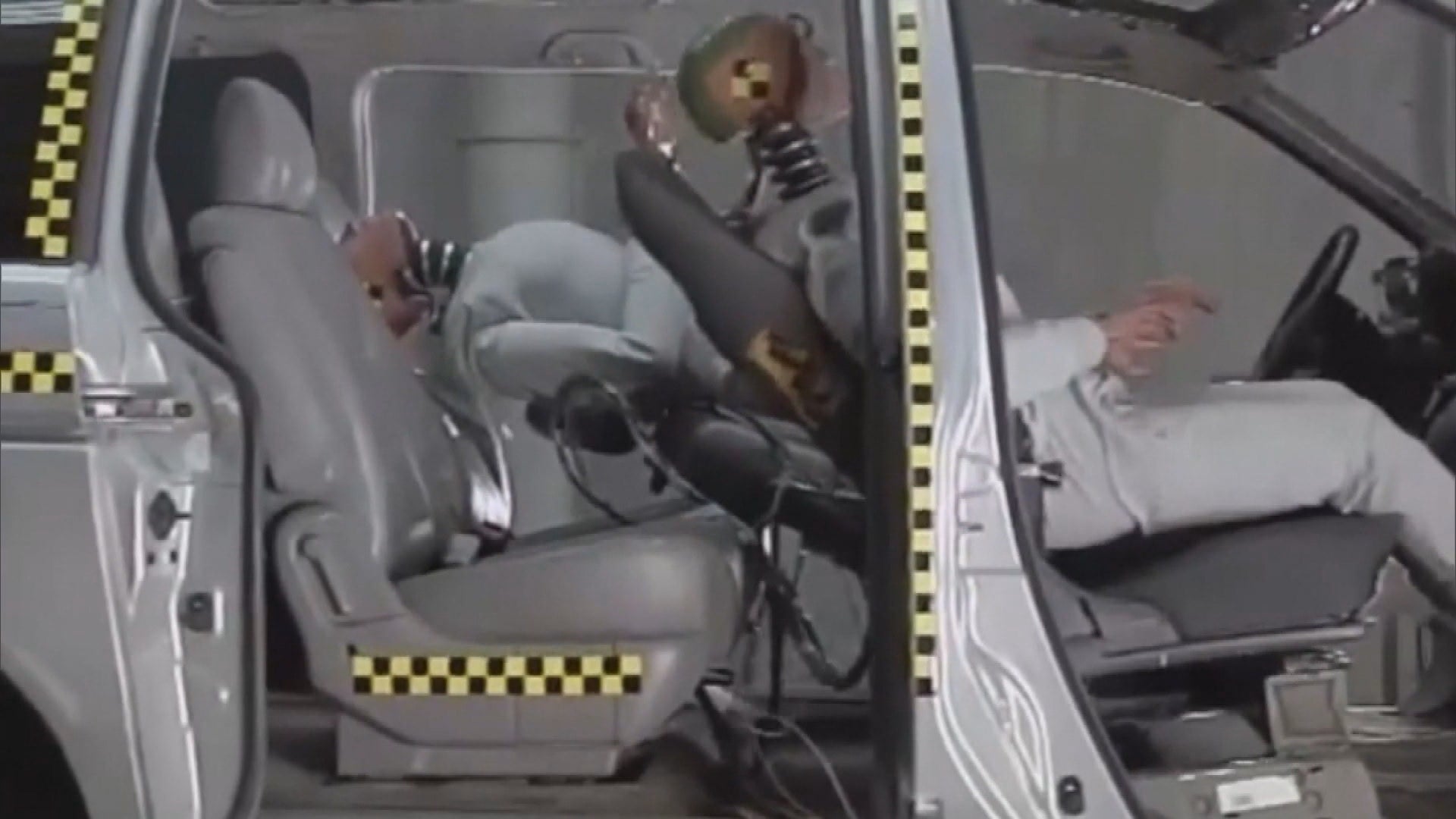 Alleged car seatback failures blamed for more than 100 accidents in 30  years, primarily involving kids - CBS News