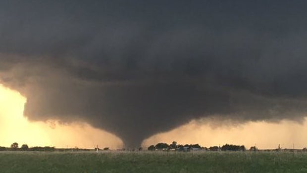 Kansas tornado causes widespread damage - CBS News
