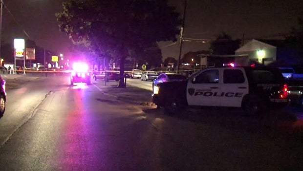 Houston police officers shoot, kill gun-wielding man - CBS News