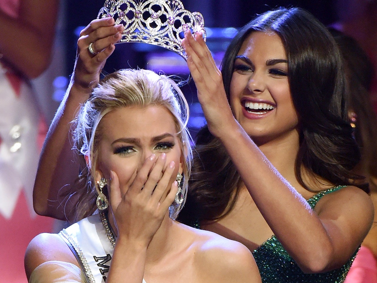 New Miss Teen USA Karlie Hay's racist tweets draw fire - CBS News