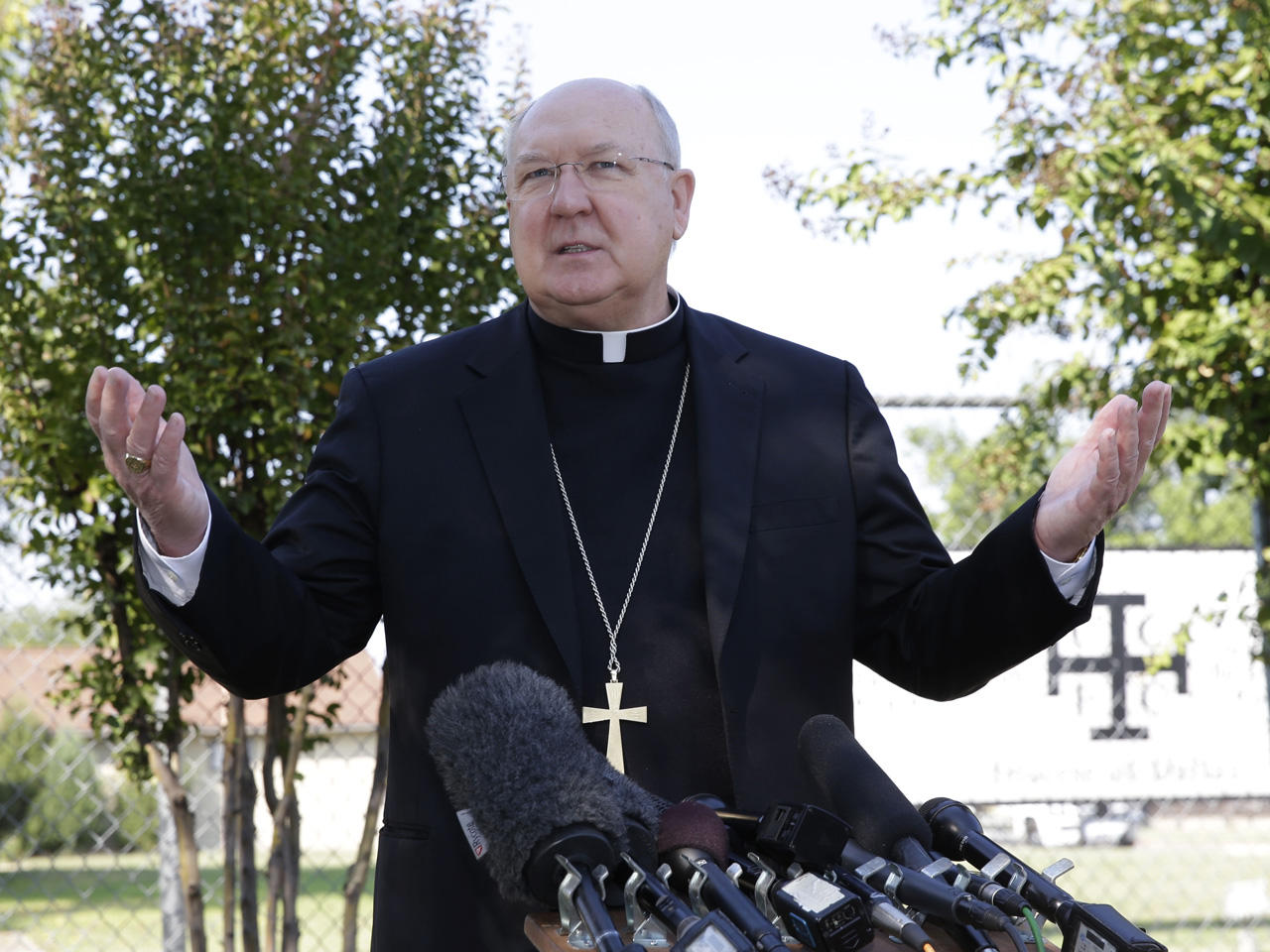 Pope Francis taps Dallas Bishop Kevin Farrell to promote life, family  issues - CBS News