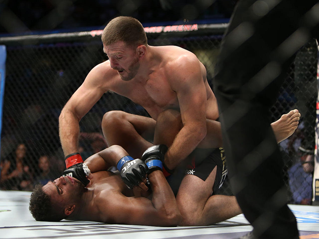 Ufc 203 Stipe Miocic Knocks Out Alistair Overeem Cm Punk Beaten Bad Cbs News 9575