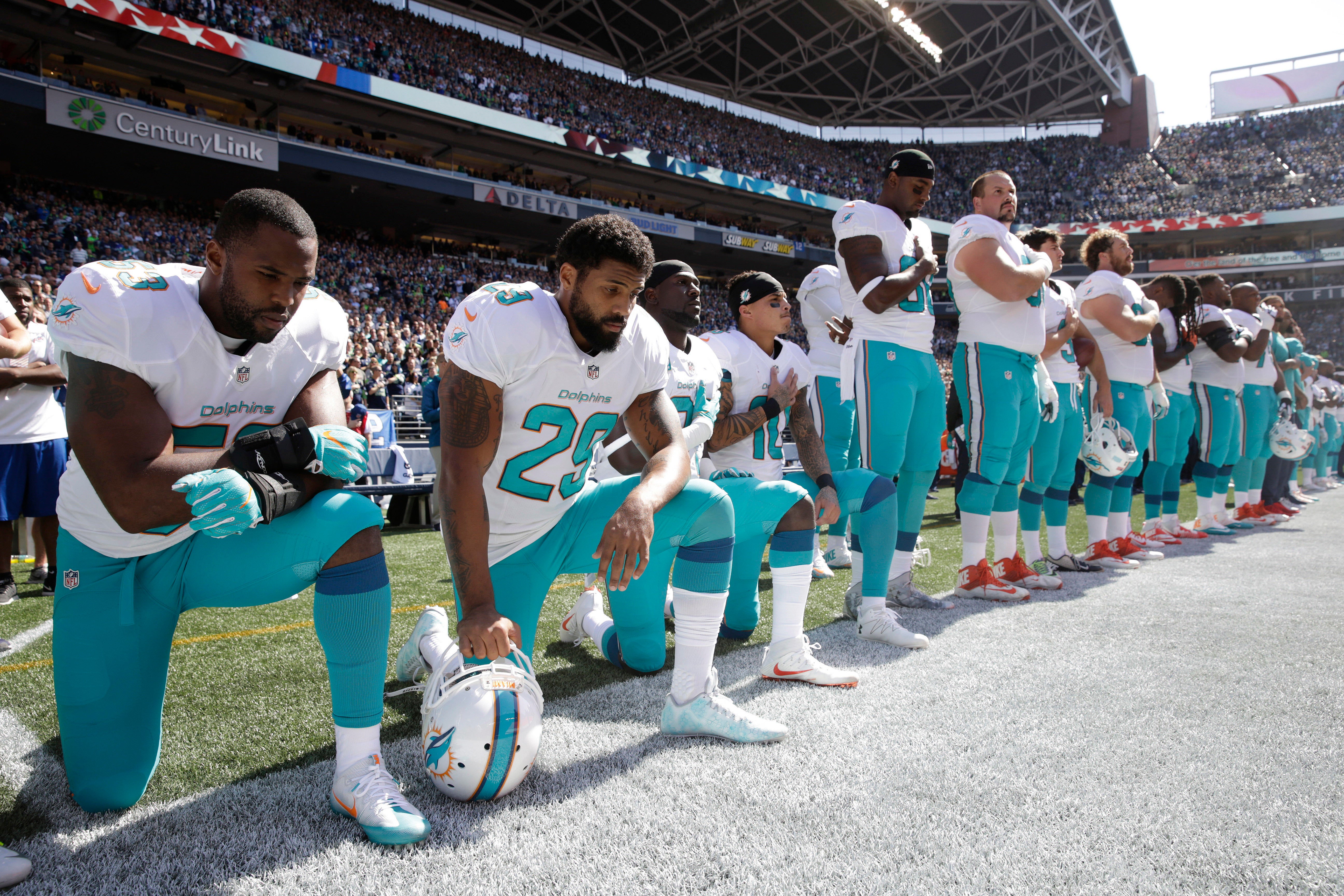 N.F.L. Season Kicks Off With Players' Protesting Racism - The New