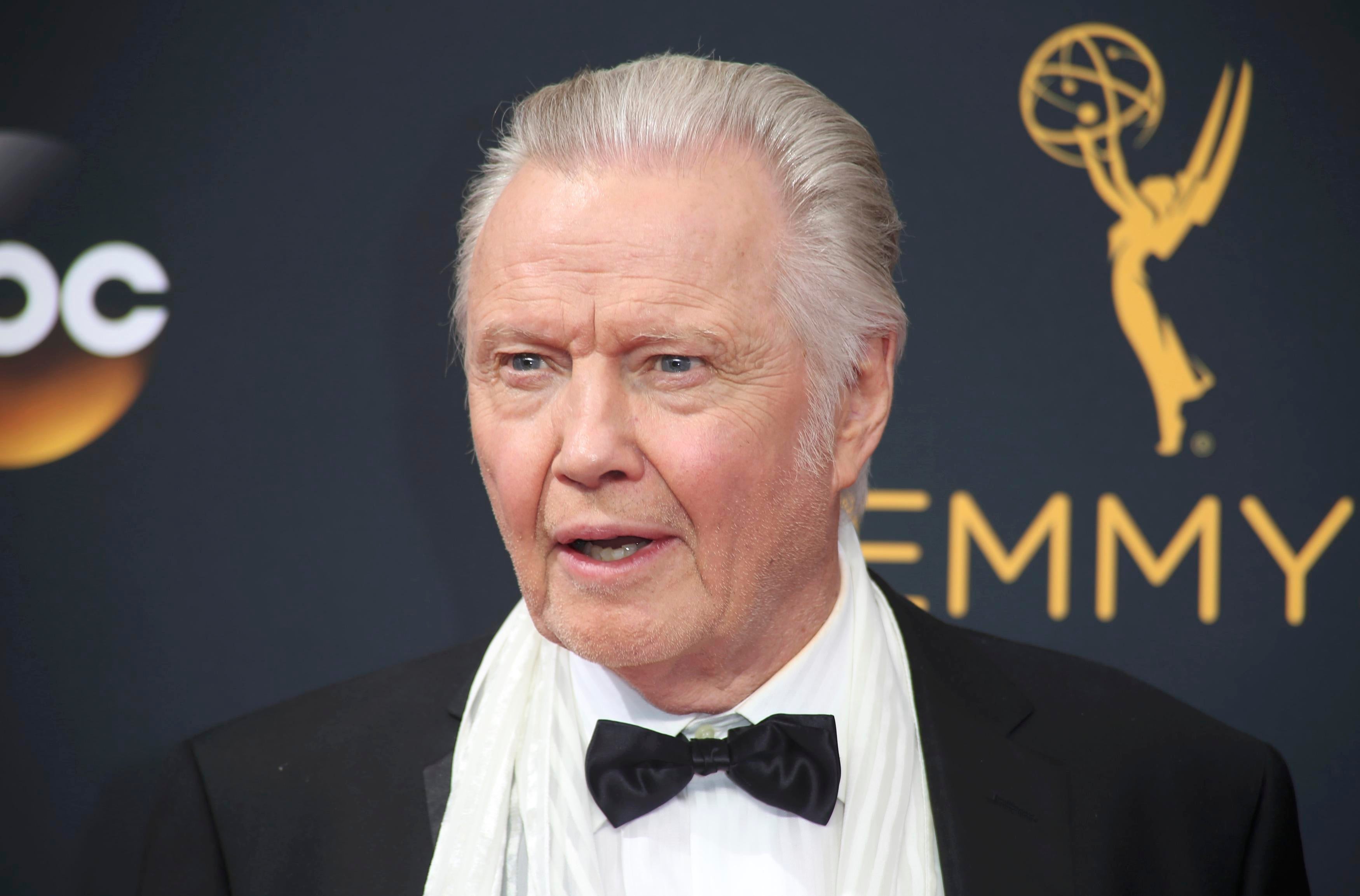 Jon Voight, Robert De Niro take sides in Trump vs. Clinton CBS News(00)