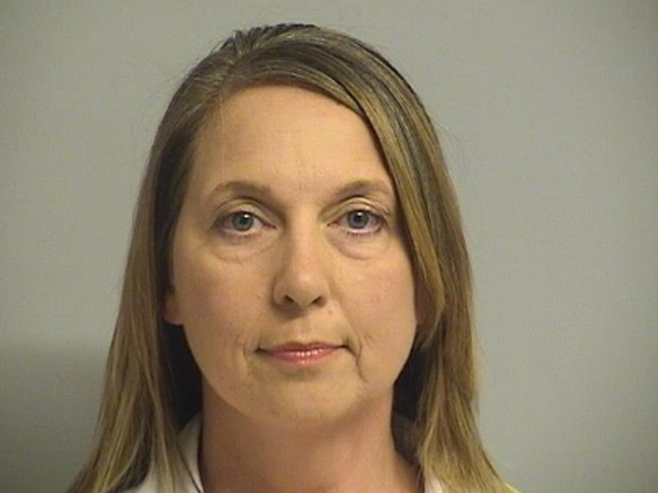 Terence Crutcher shooting: Police Officer Betty Shelby turns herself in to  face manslaughter charge - CBS News
