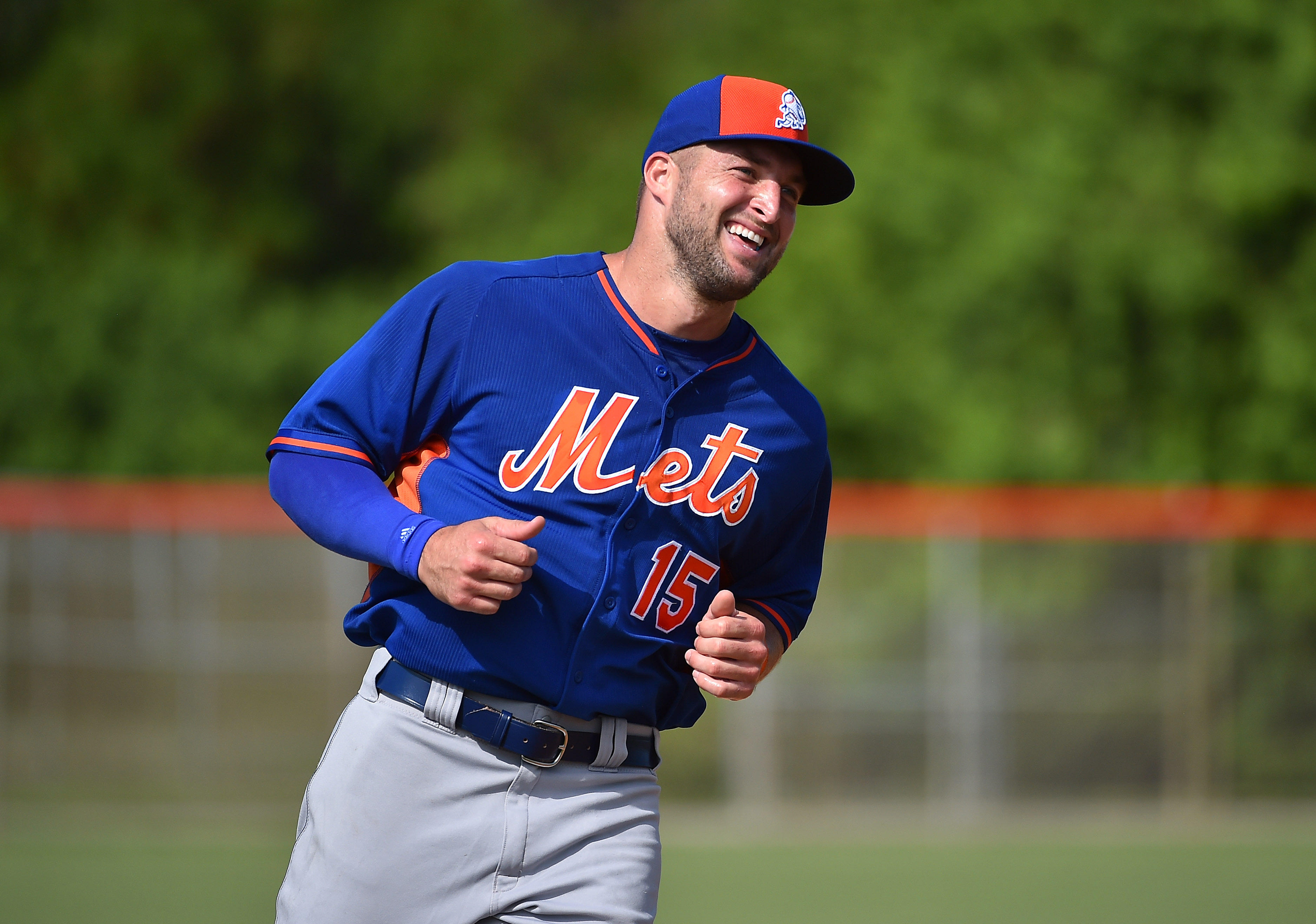 Tim Tebow rushes to help during in-flight medical emergency