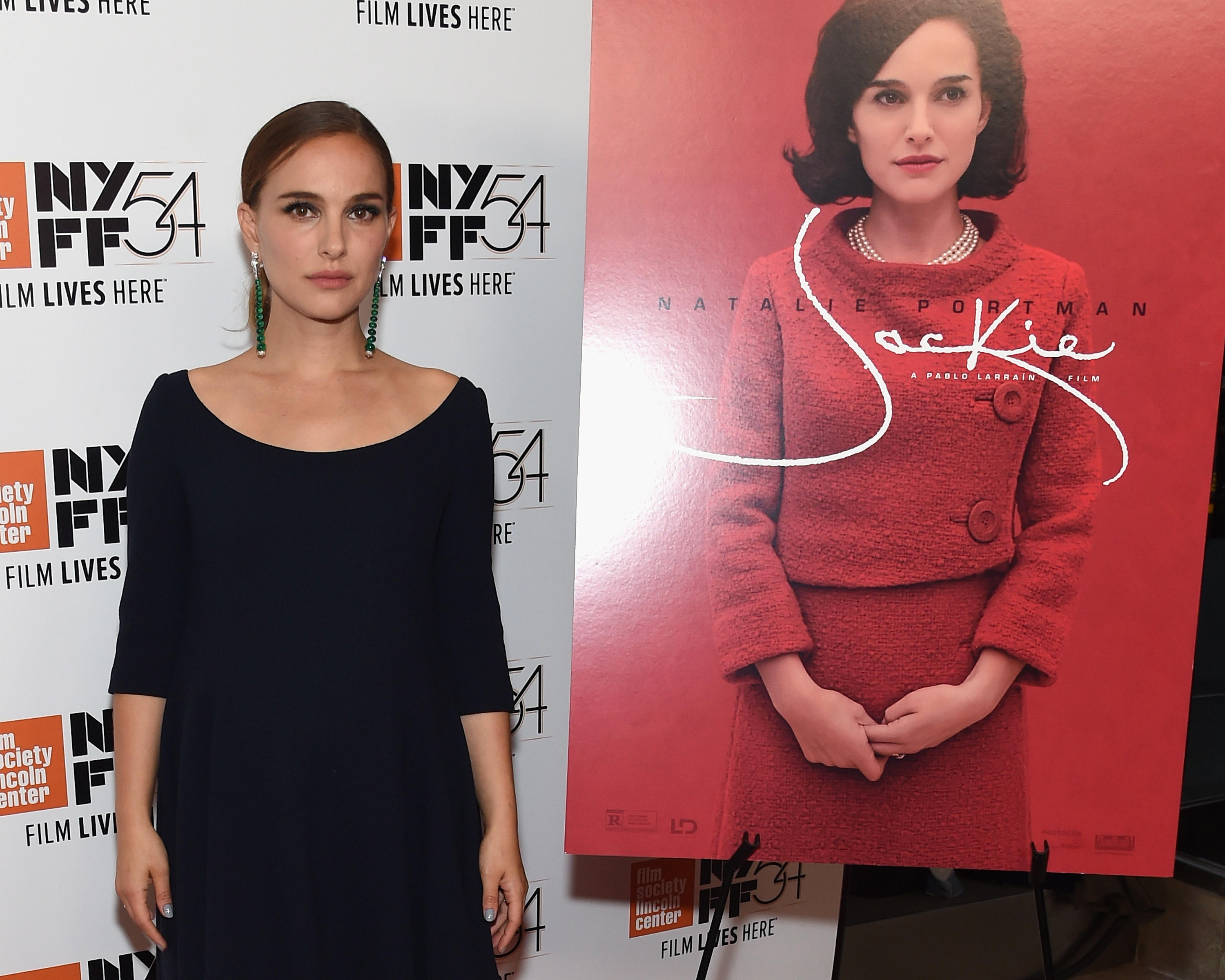 Natalie Portman Talks Playing Jackie O Gushes About Hillary Clinton Cbs News
