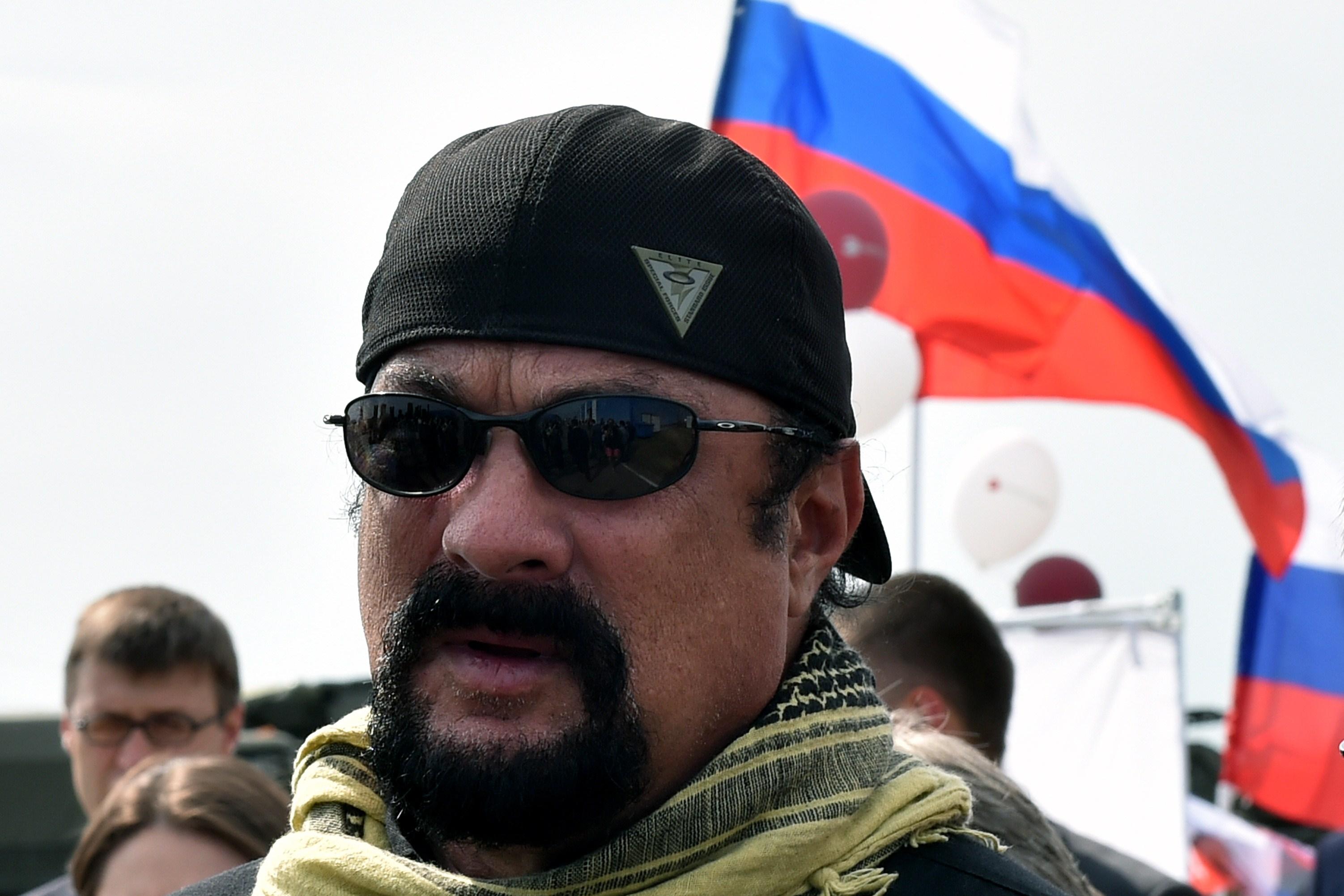 Steven Seagal given Russian citizenship by Vladimir Putin's government -  CBS News