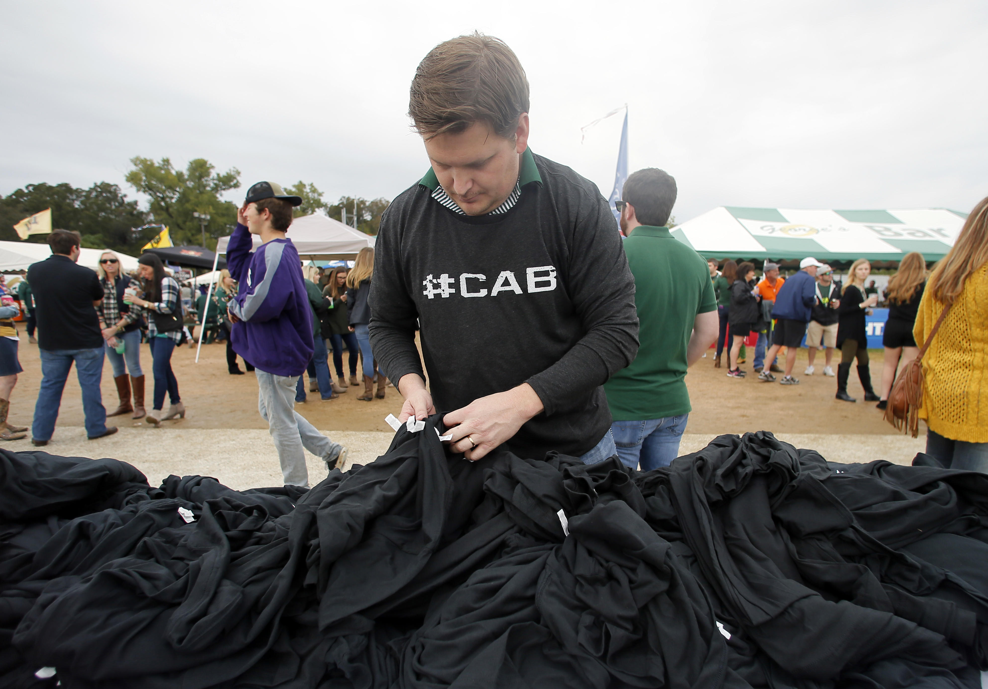 Shirts sold at Baylor football game in support of fired coach - CBS News