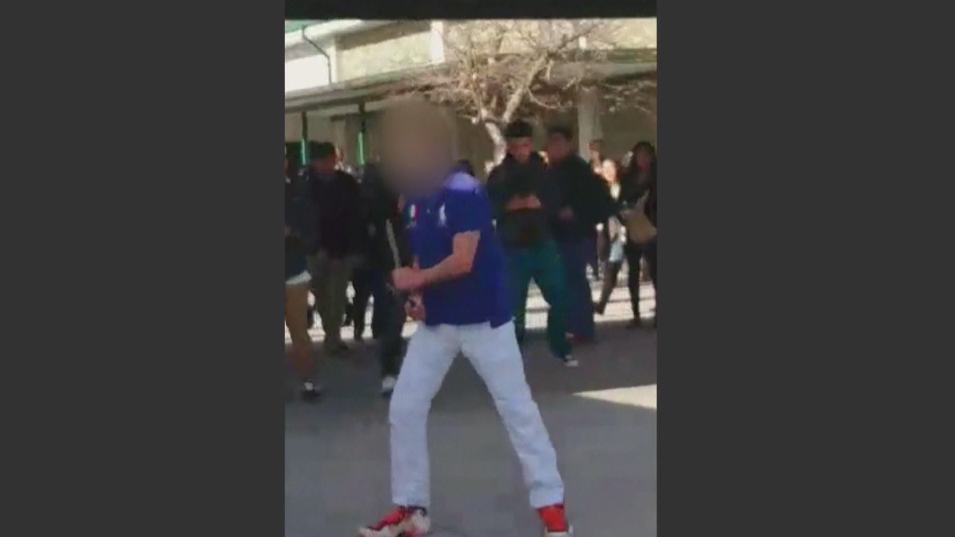 Family, attorney of knifewielding teen say Reno police did not have to(00)