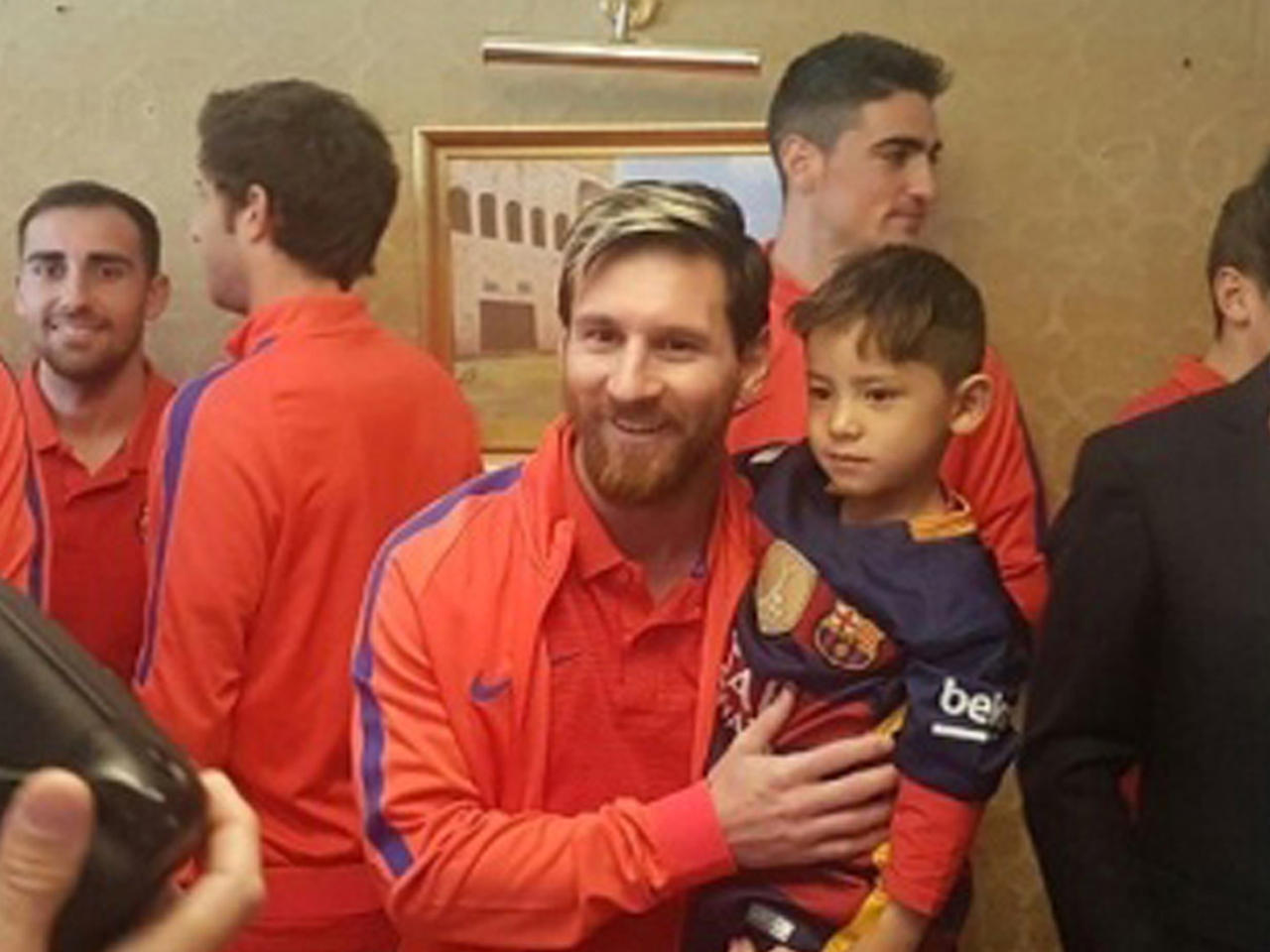 5-year-old with Lionel Messi jersey made from a plastic bag might meet idol