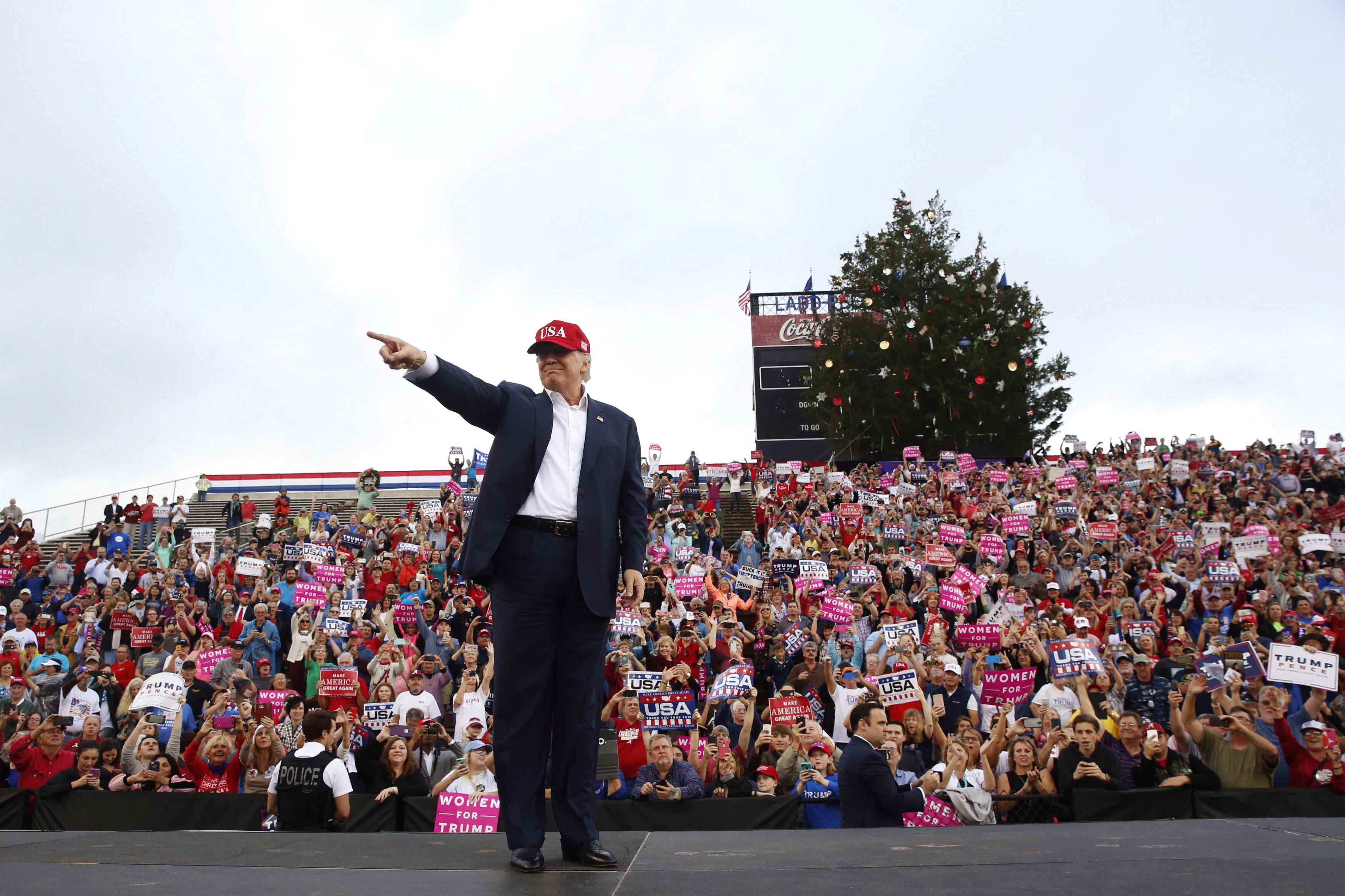 Donald Trump Takes Final Victory Lap In Alabama Cbs News