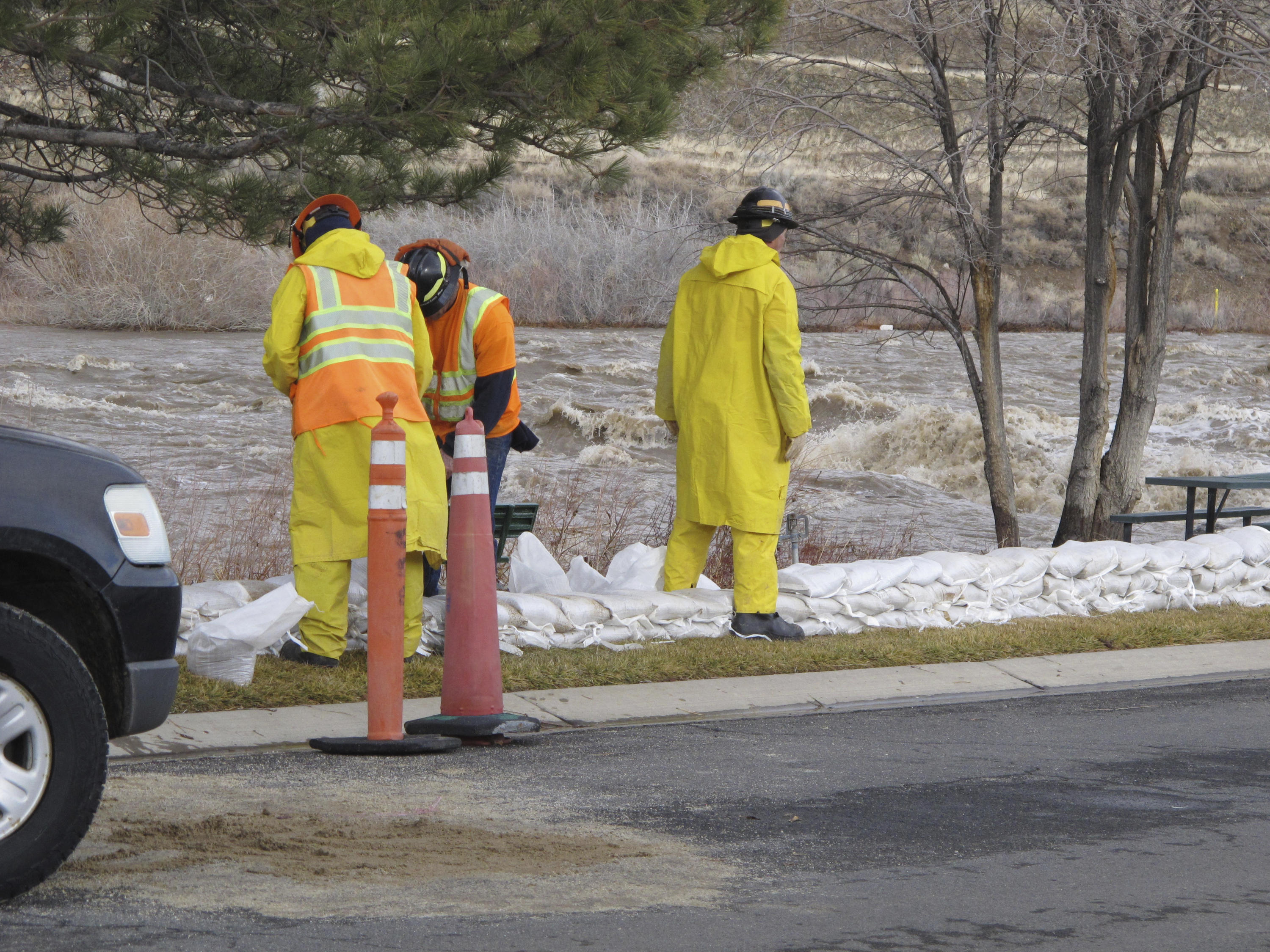 Emergency Crews Rush To Rescue People Stranded In Nevada California Flooding Cbs News 9701