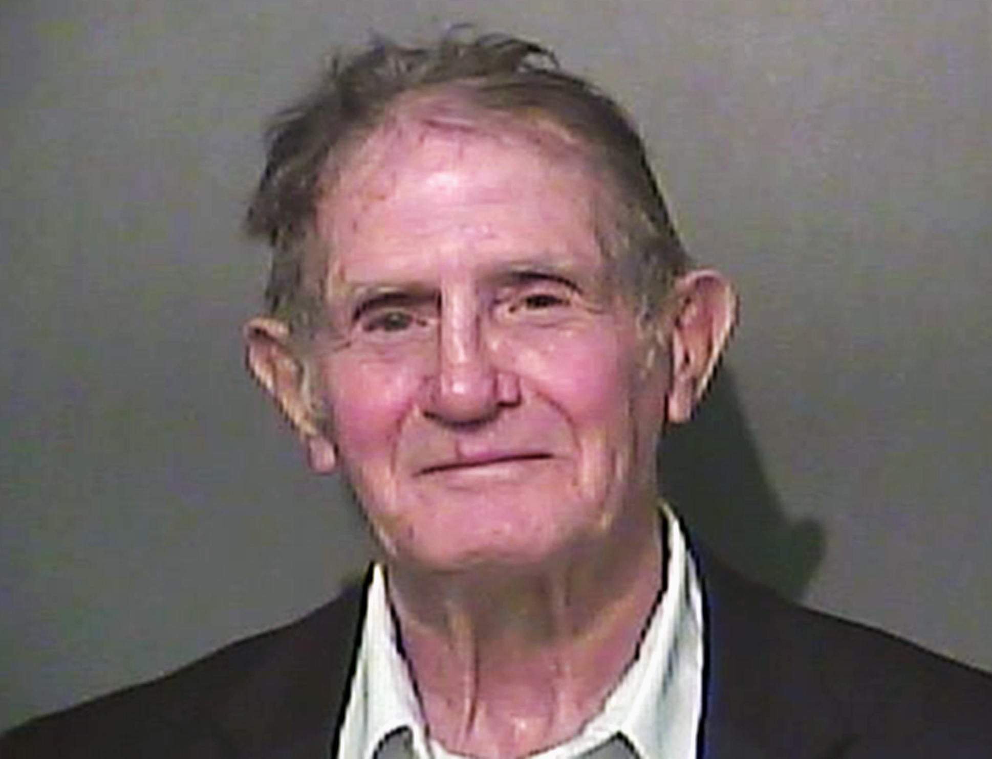 Man with knife arrested for approaching Elizabeth Smart CBS News