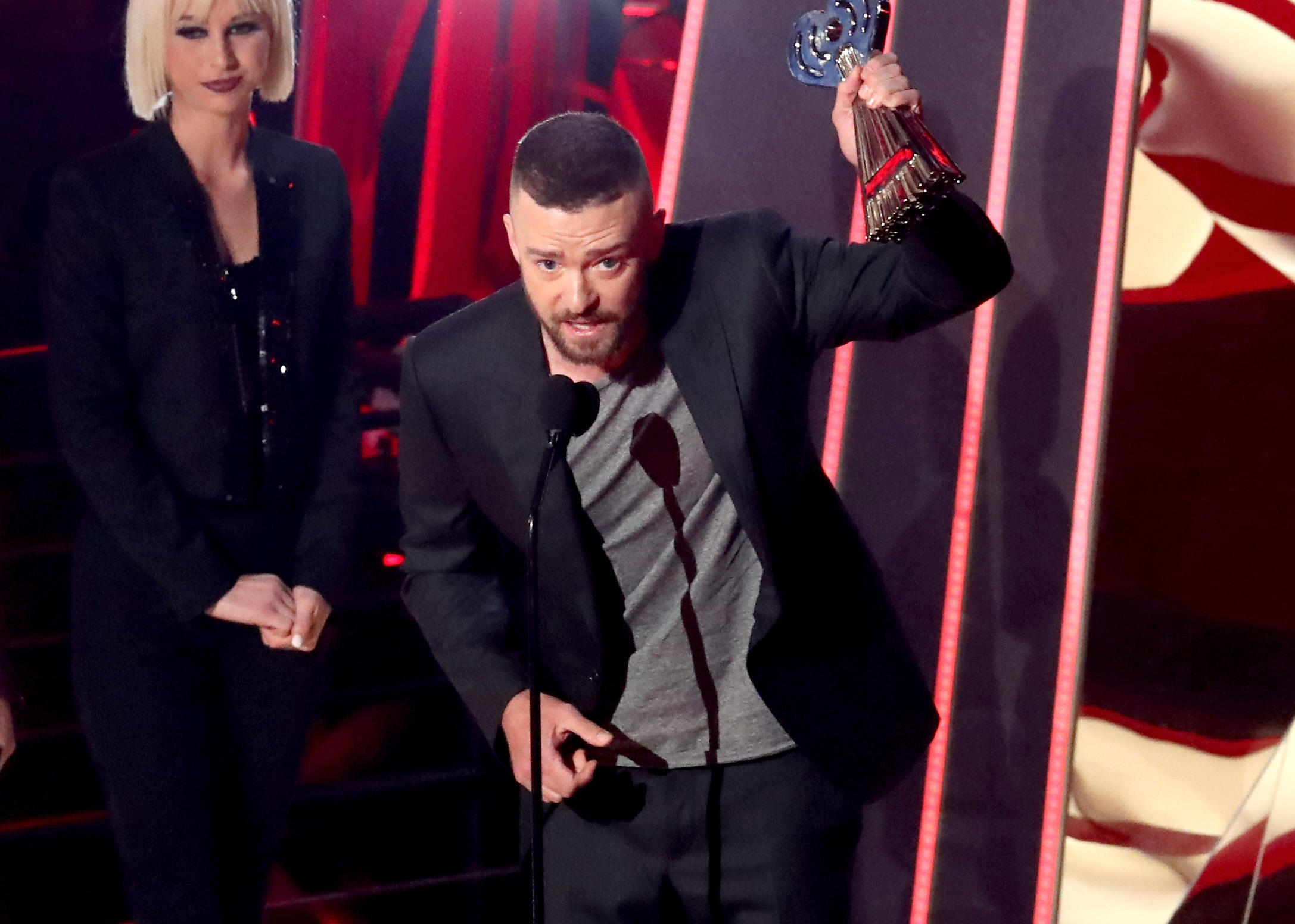 Justin Timberlake dedicates iHeart Radio Award to 'different