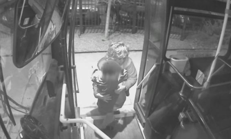 Bus Driver Spots Shoeless 5 Year Old Wandering In Cold Comes To The Rescue Cbs News 0846