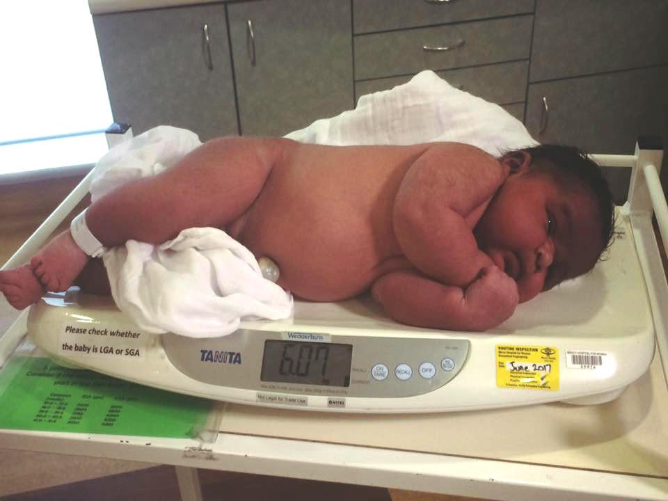 woman-gives-birth-to-13-pound-baby-i-never-dreamed-he-d-be-this-big