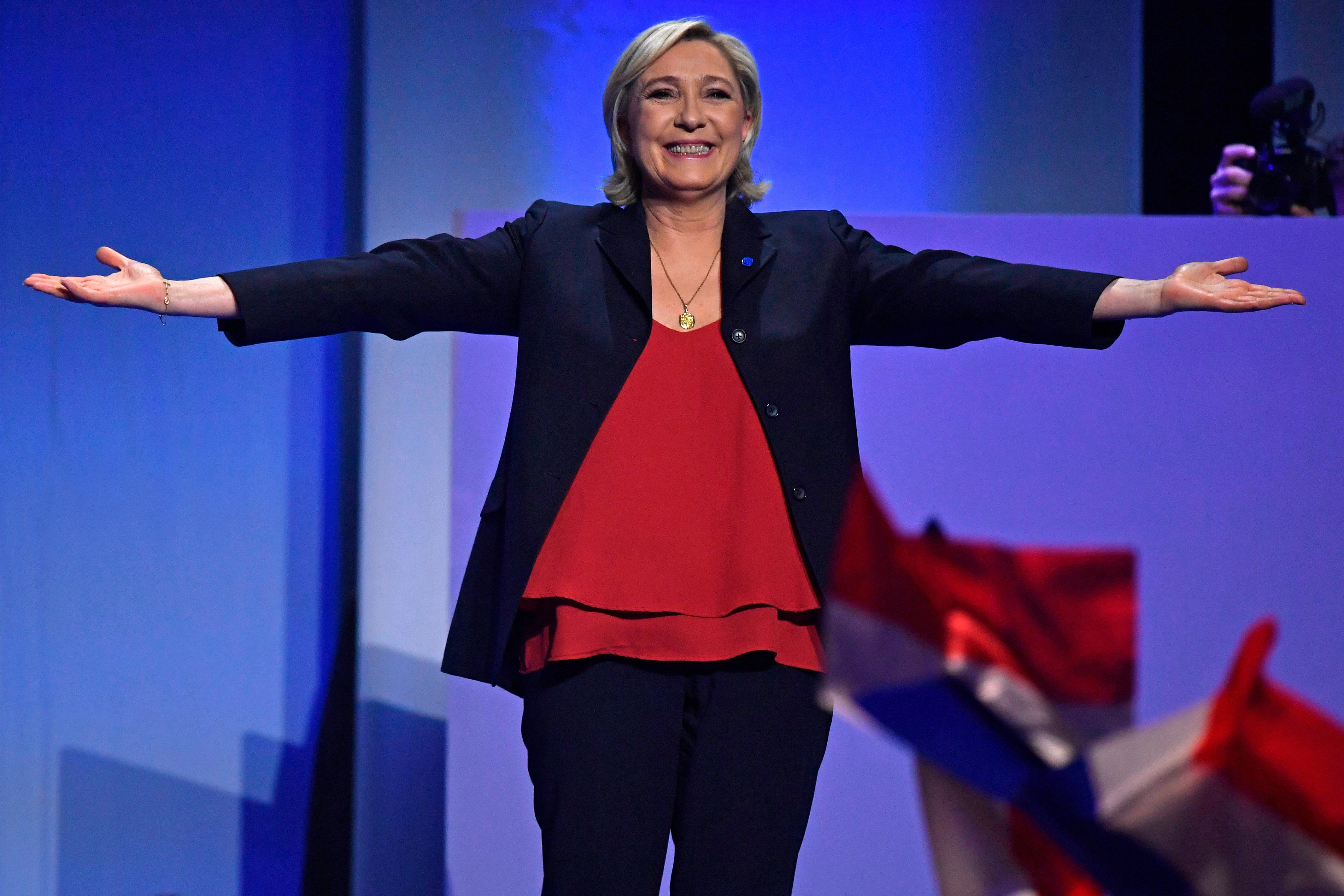 Marine Le Pen scores big win on toughened immigration bill – POLITICO