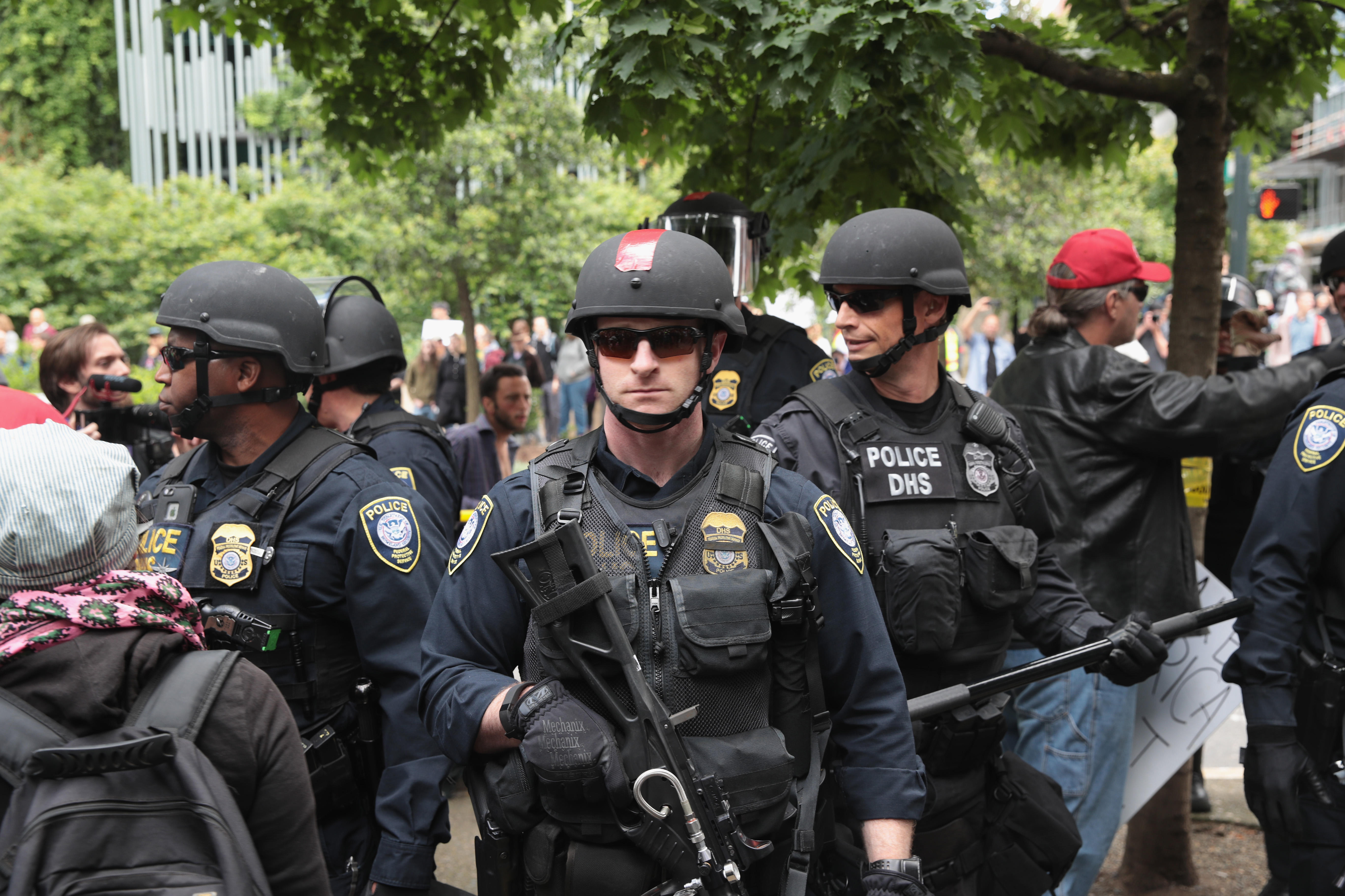 Portland protest Arrests made as thousands gather for opposing rallies