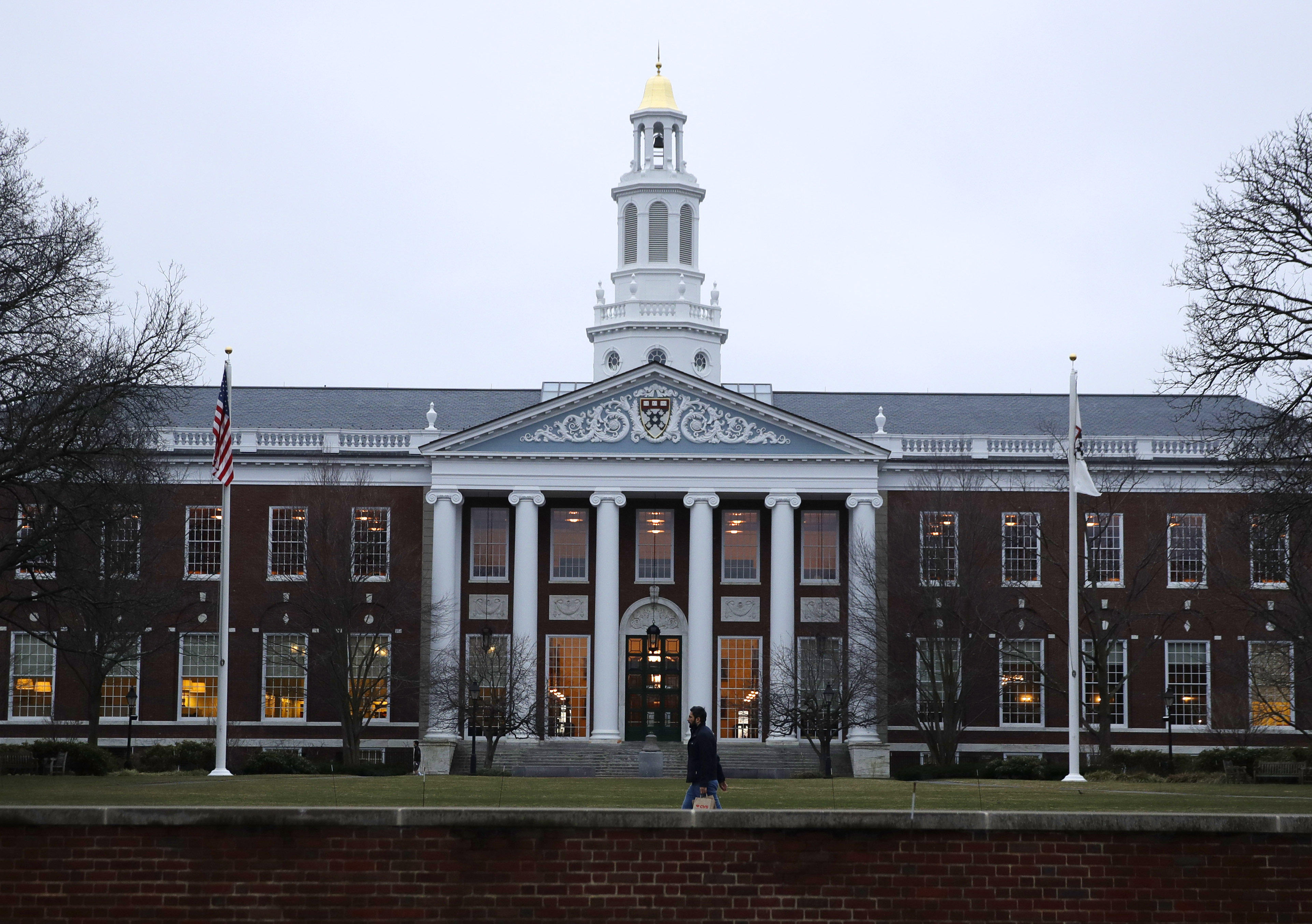 Report Harvard revokes student admission offers over online comments