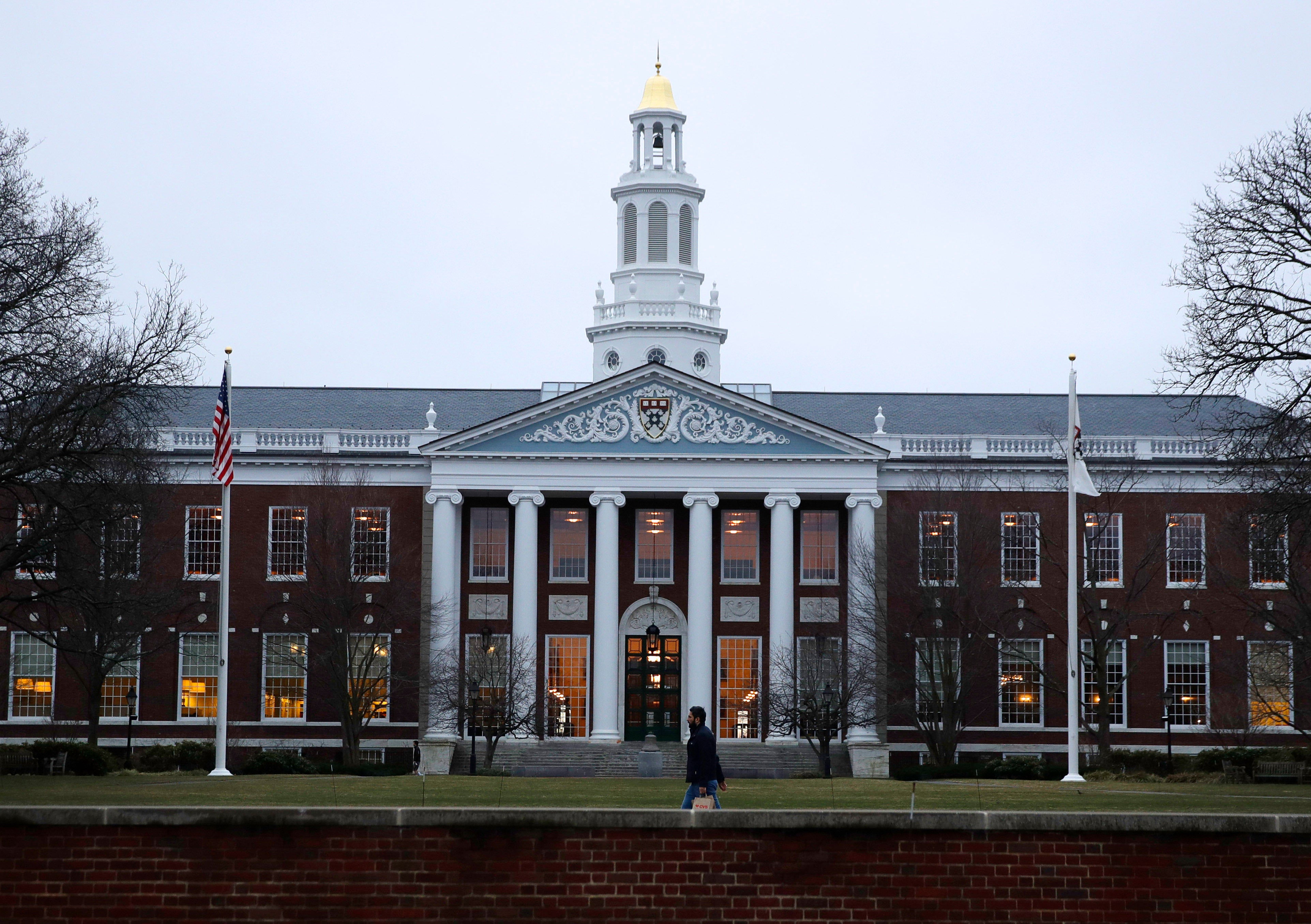 Report Harvard revokes student admission offers over online comments