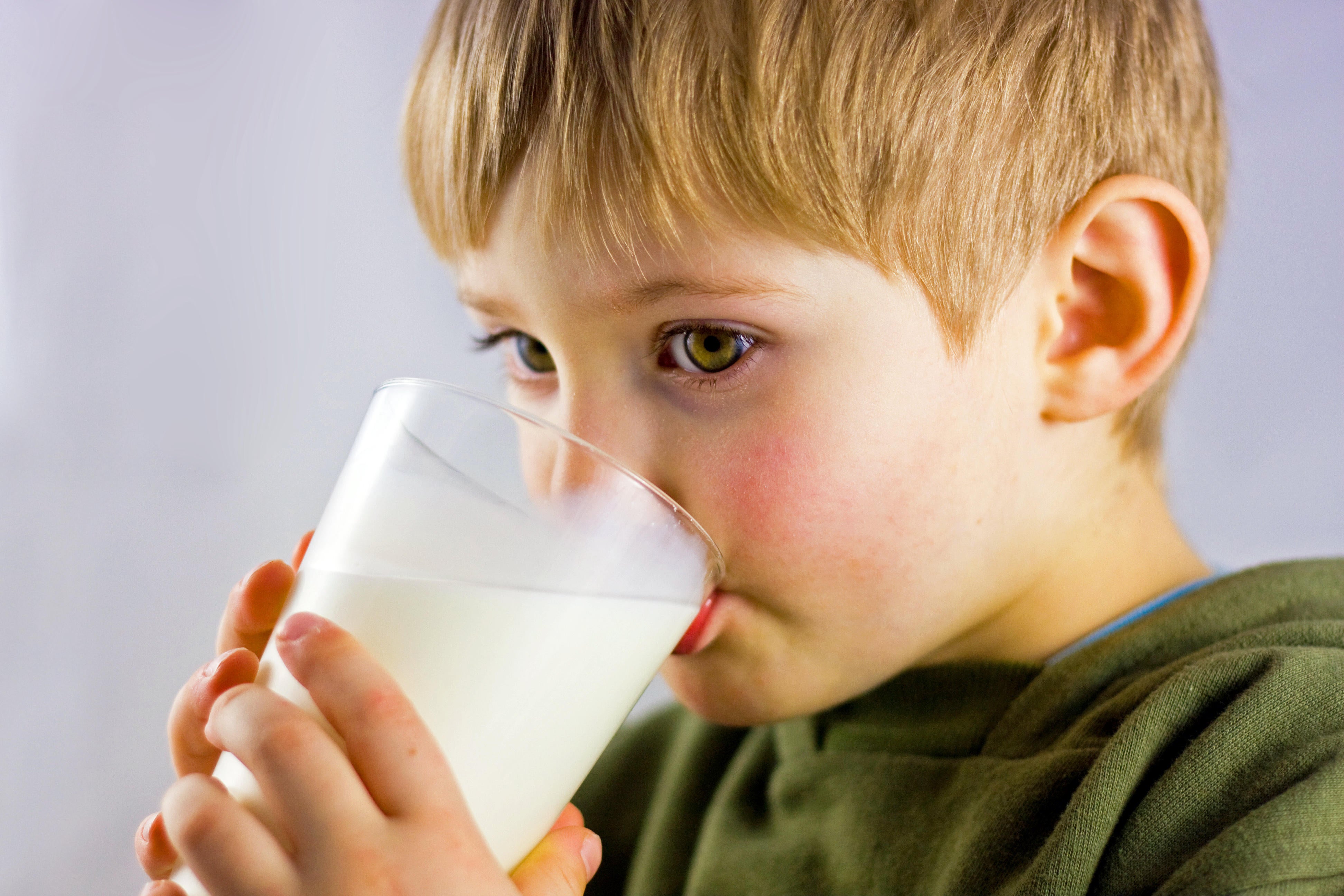 Growing concern about non-cow's milk alternatives for kids - CBS News