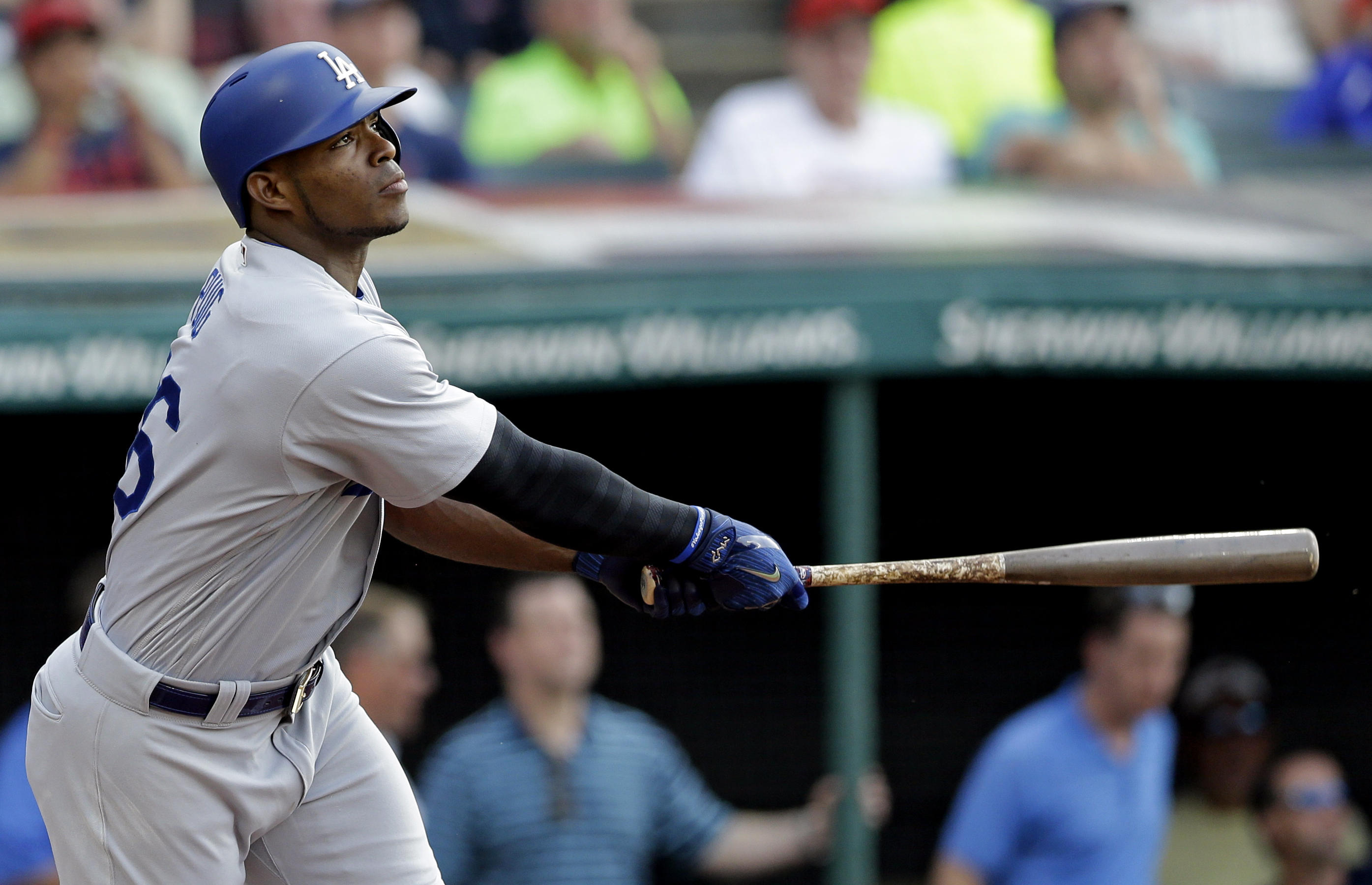 Dodgers' Yasiel Puig gives Cleveland fans the finger after hitting