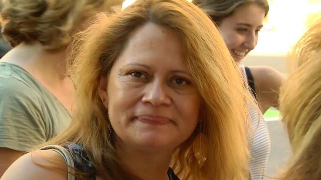 Mom facing deportation after 24 years in U.S. takes sanctuary in church ...