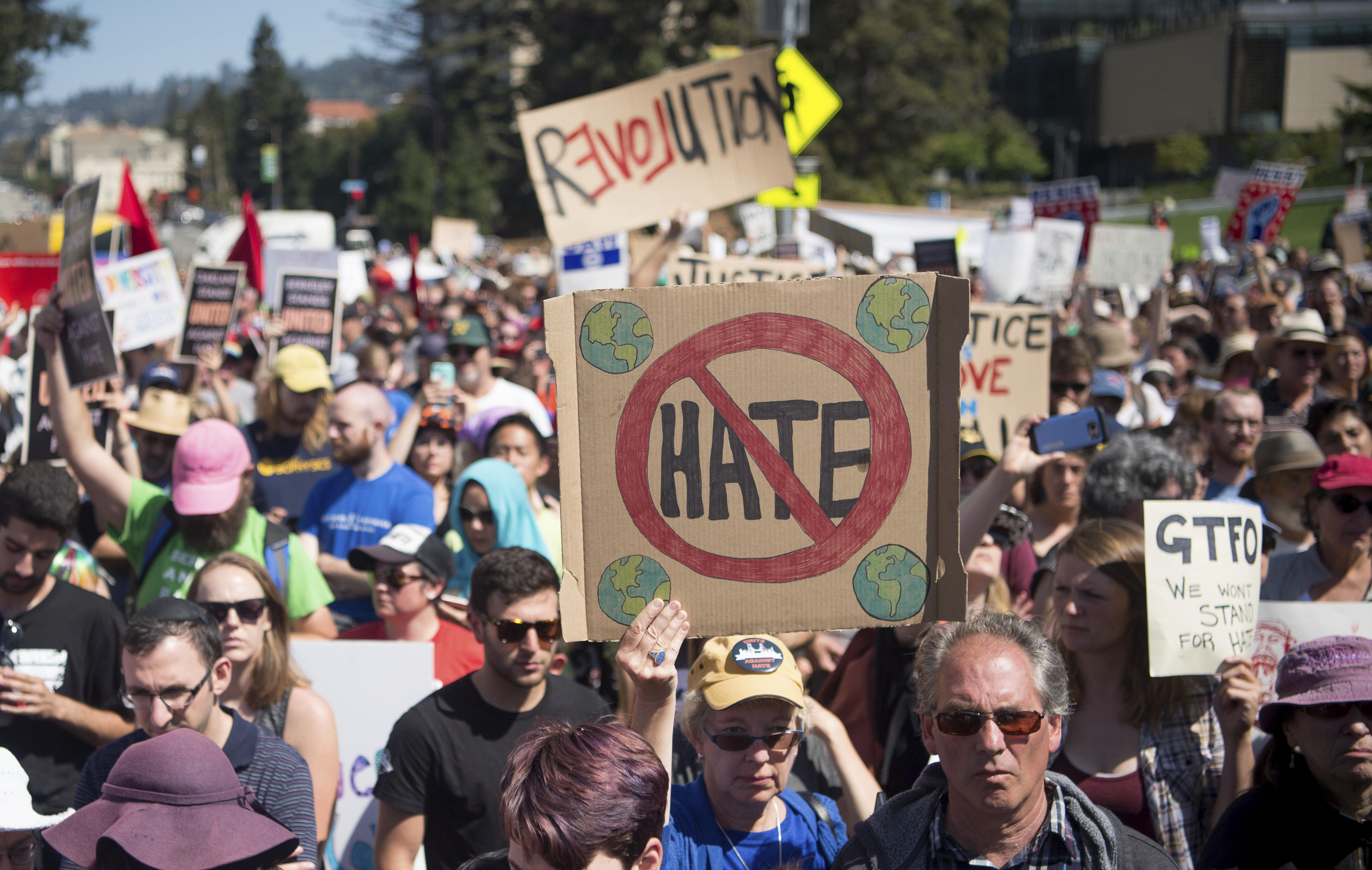 Berkeley Protests Turn Tense As Right And Left Face Off Cbs News 