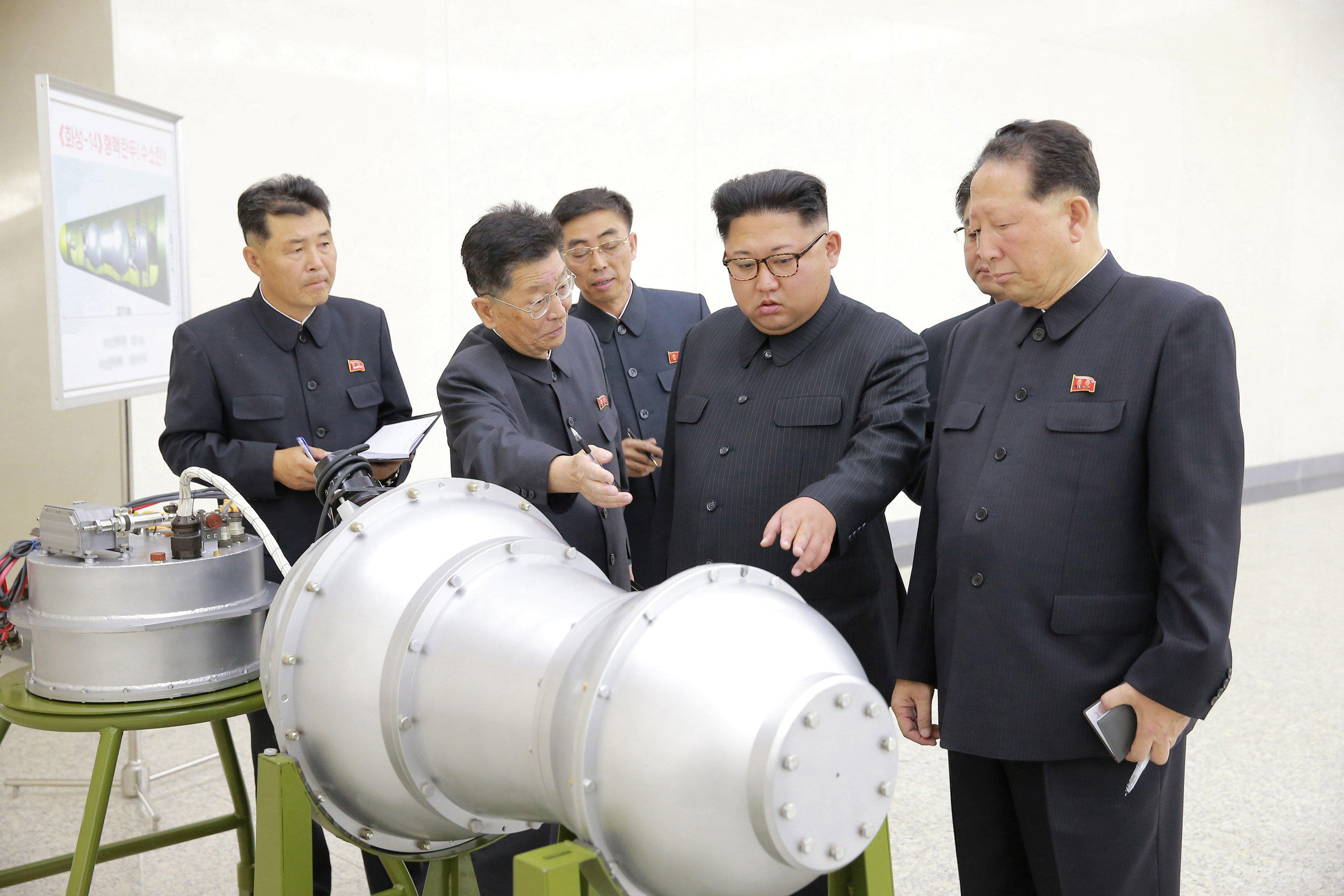 Kim Jong Un Warns "button For Nuclear Weapons Is On My Table" - CBS News