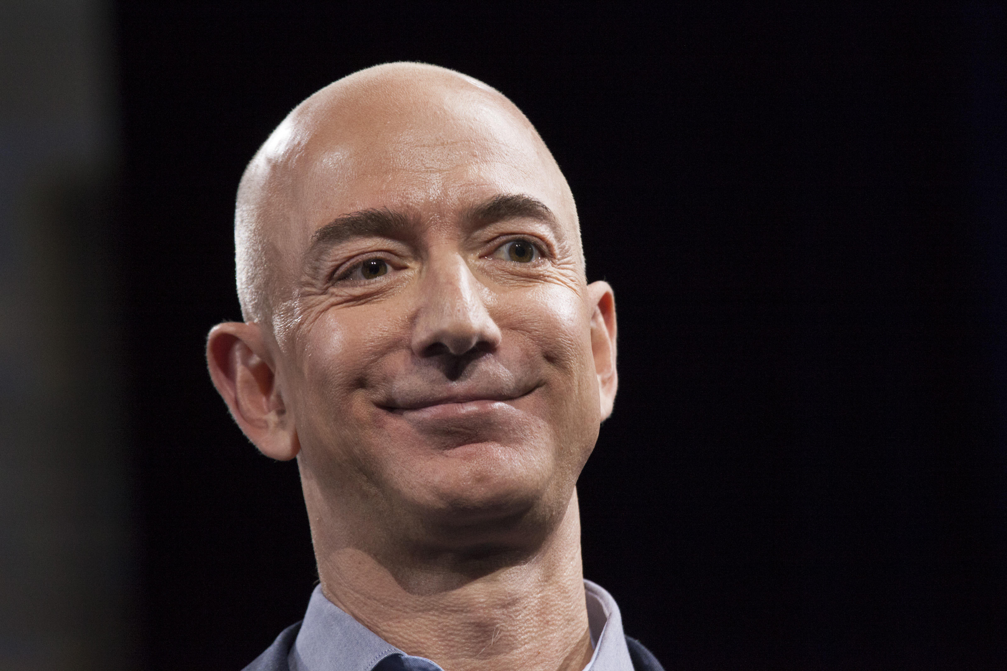 Jeff Bezos, world's richest man, gets $2.8B richer in one day after debut  of  Go, Fortune magazine says - CBS News