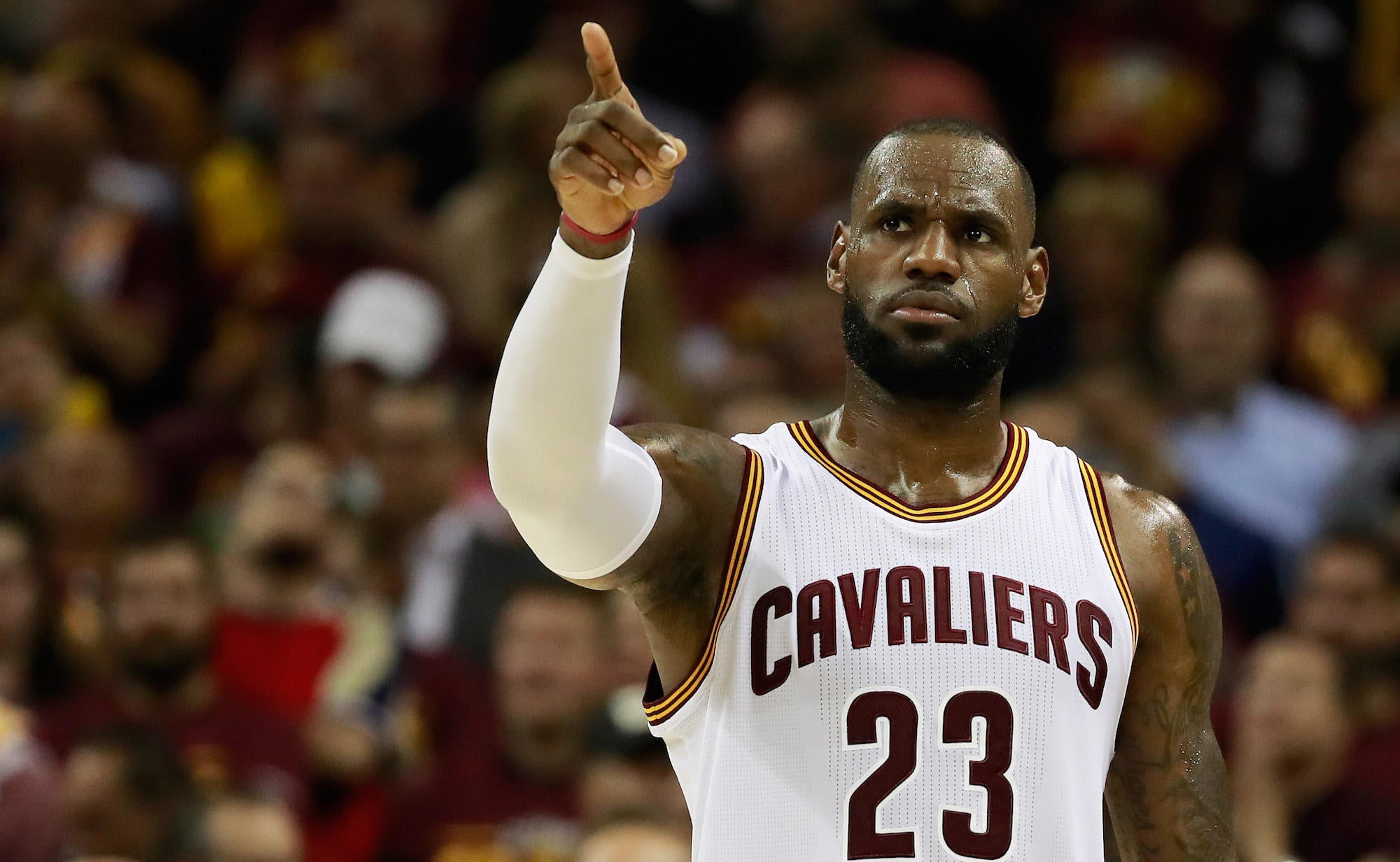 LeBron James, Stephen Curry agree: NBA champions won't visit White House