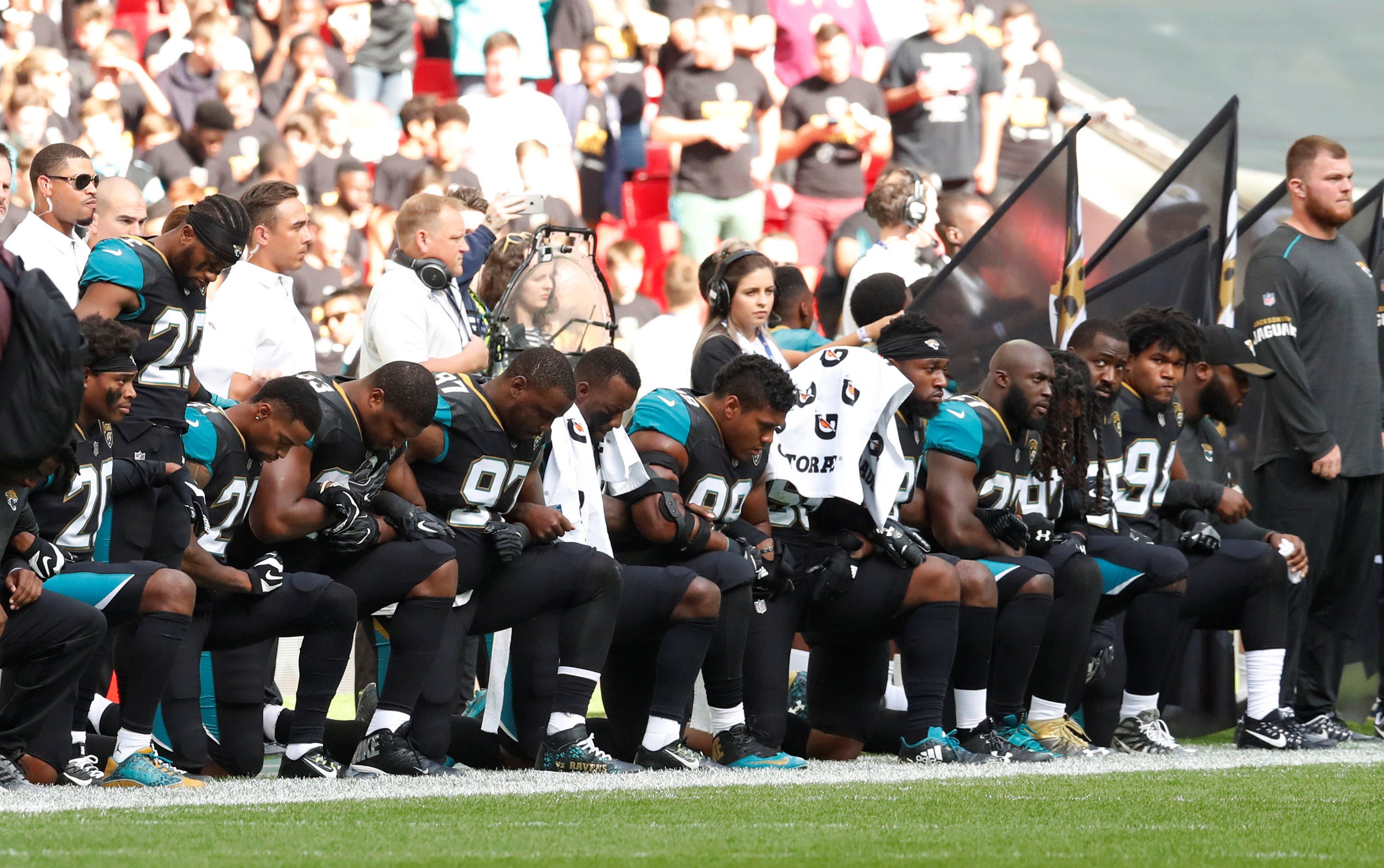 About two dozen NFL players kneel during national anthem in London