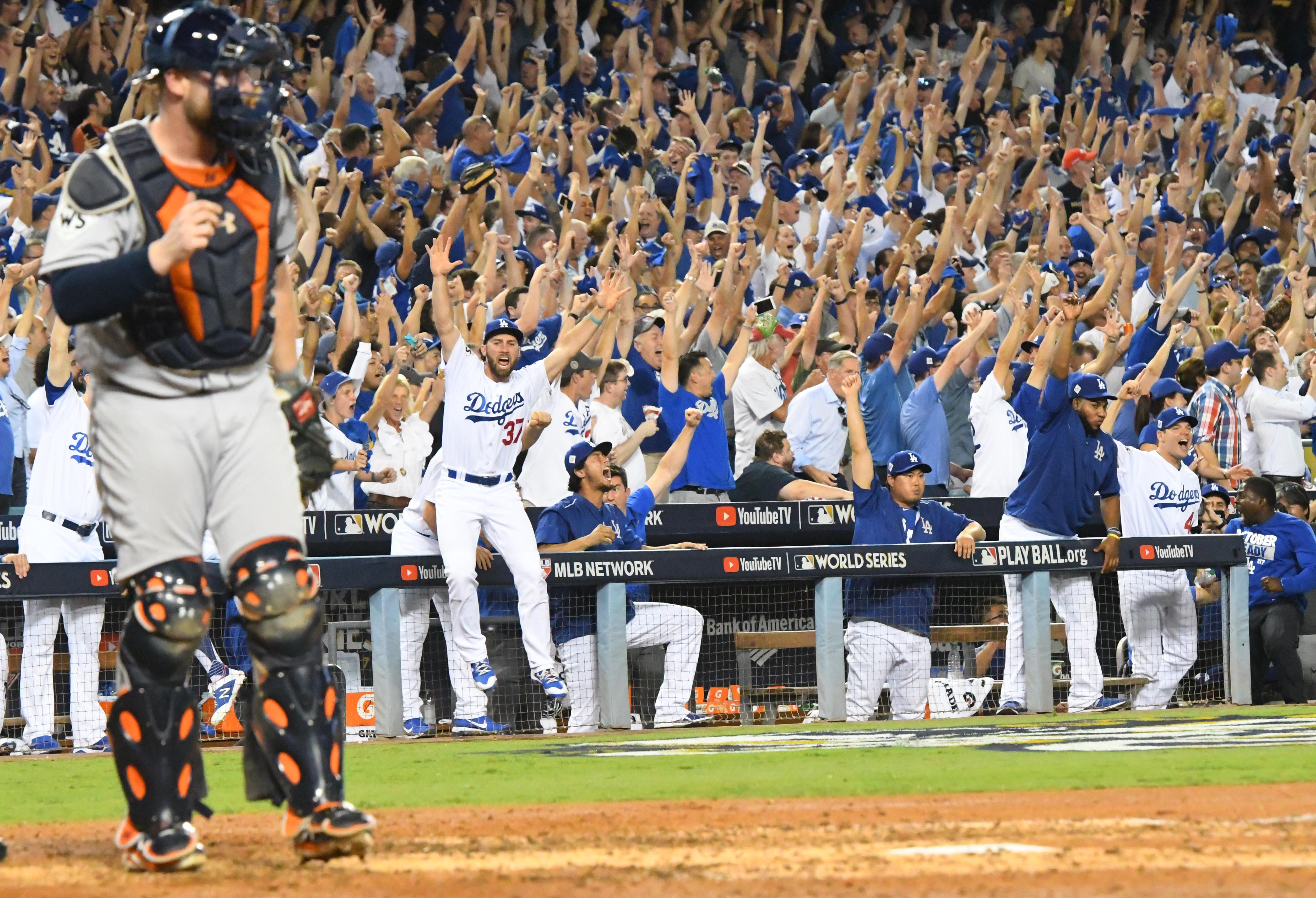 Clayton Kershaw, Dodgers beat Astros in sweltering World Series opener