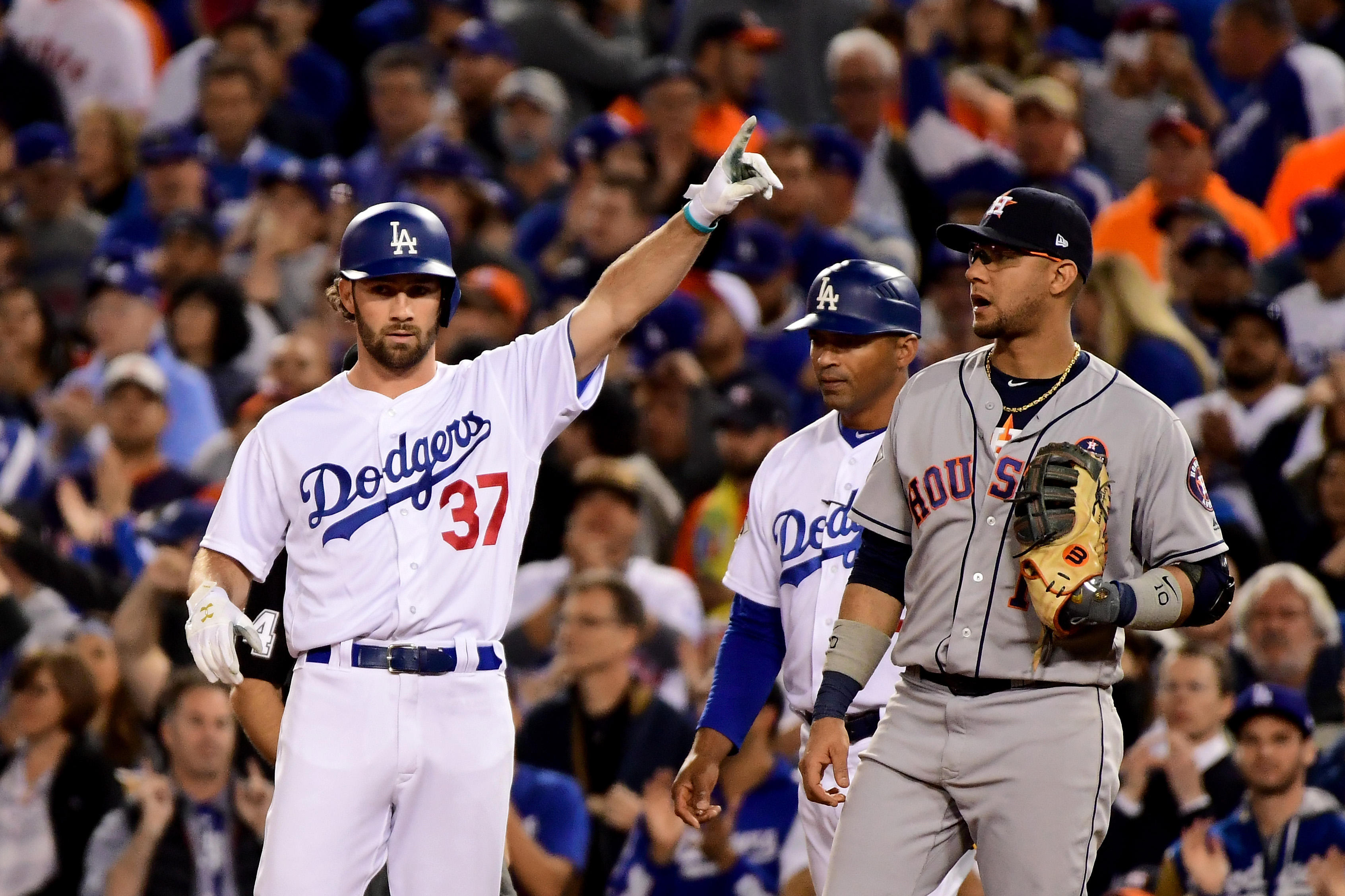 Dodgers capitalize on Giants' physical and mental blunders to win