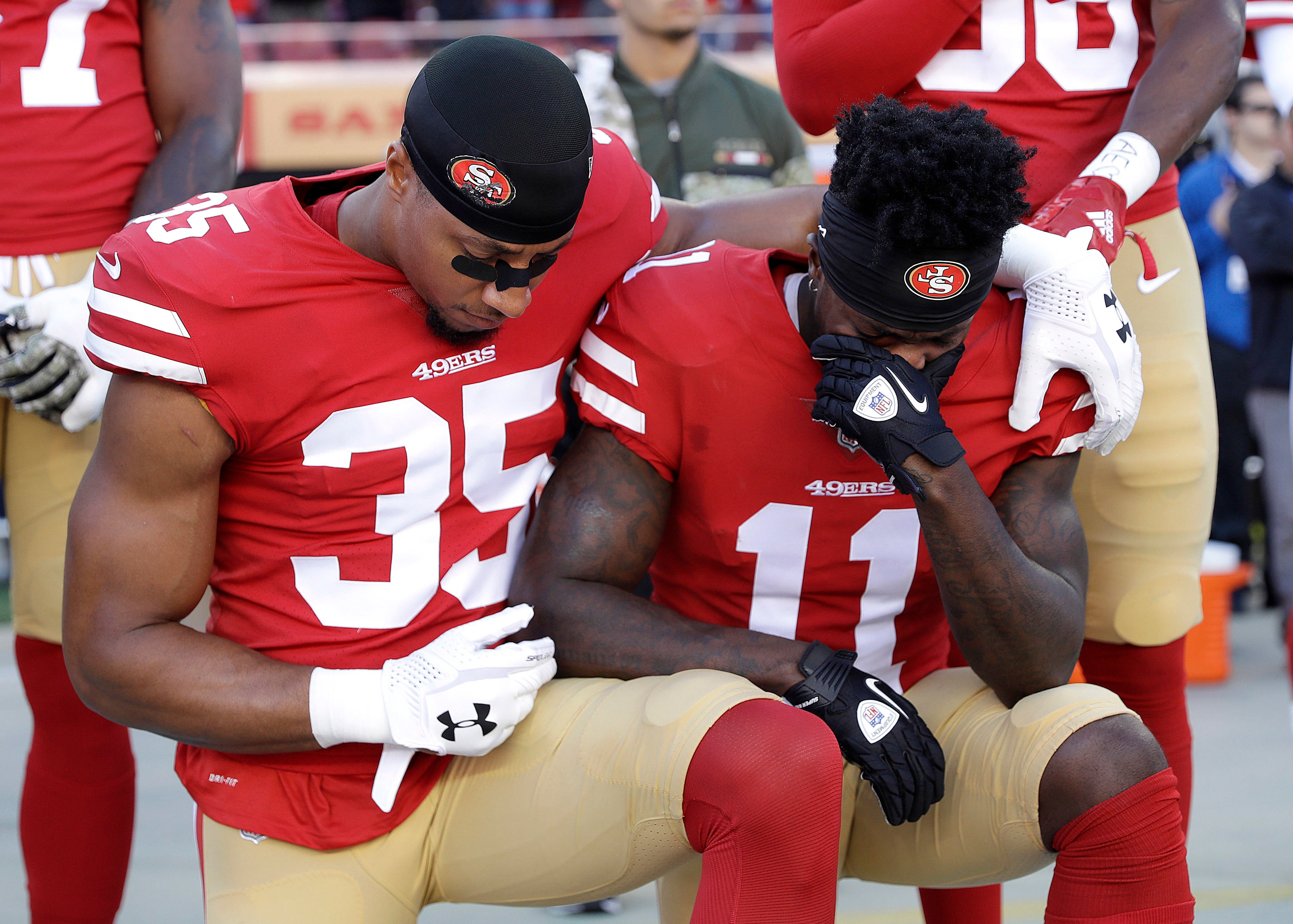 NFL protests continue during Veterans Day weekend - CBS News