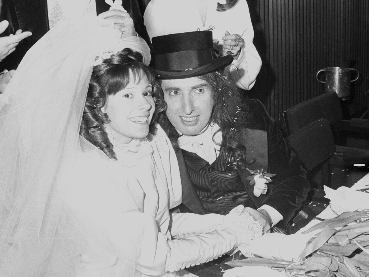 Tiny Tim marries Miss Vicki - News
