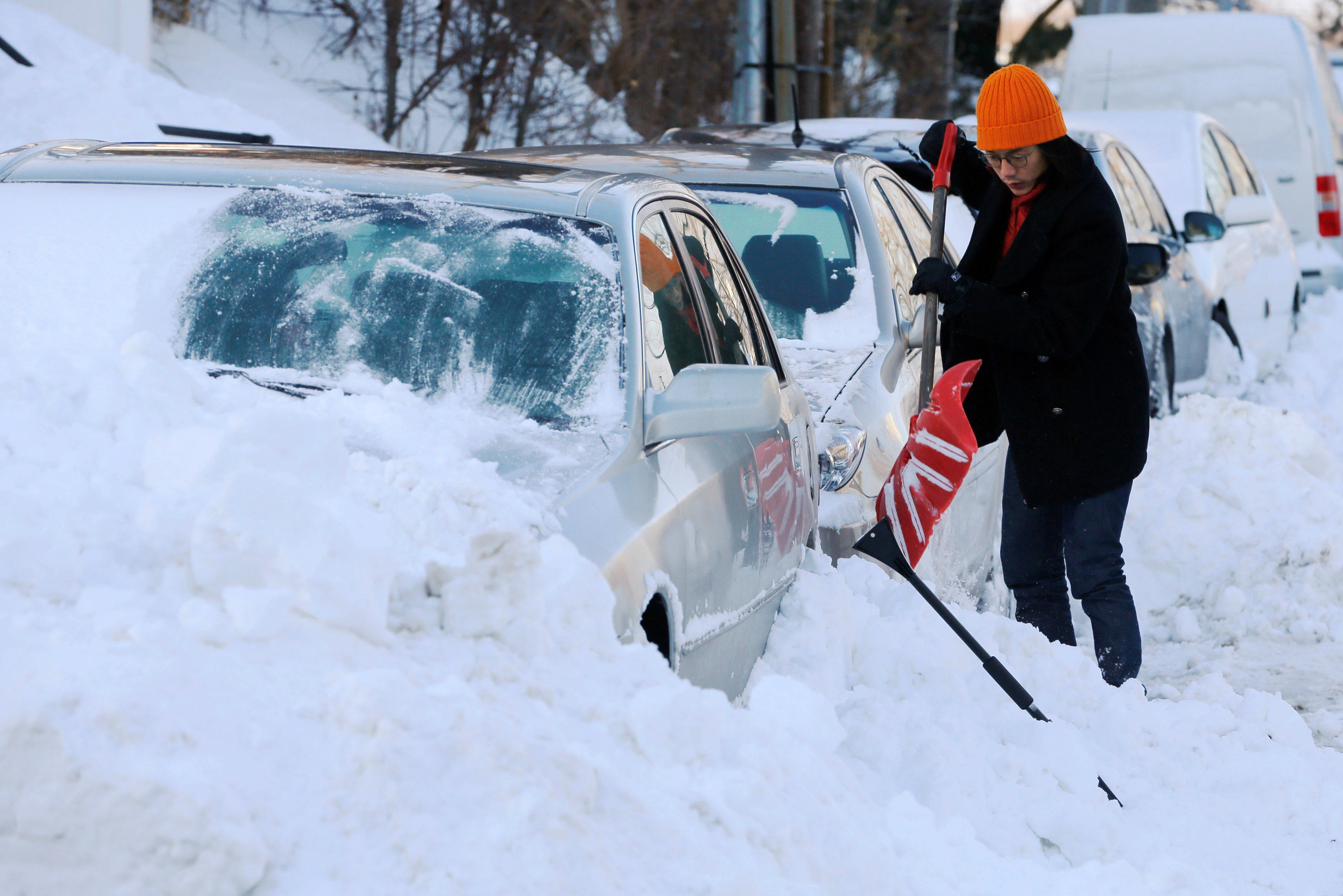 Bills make themselves at home at Ford Field after snowstorm forces