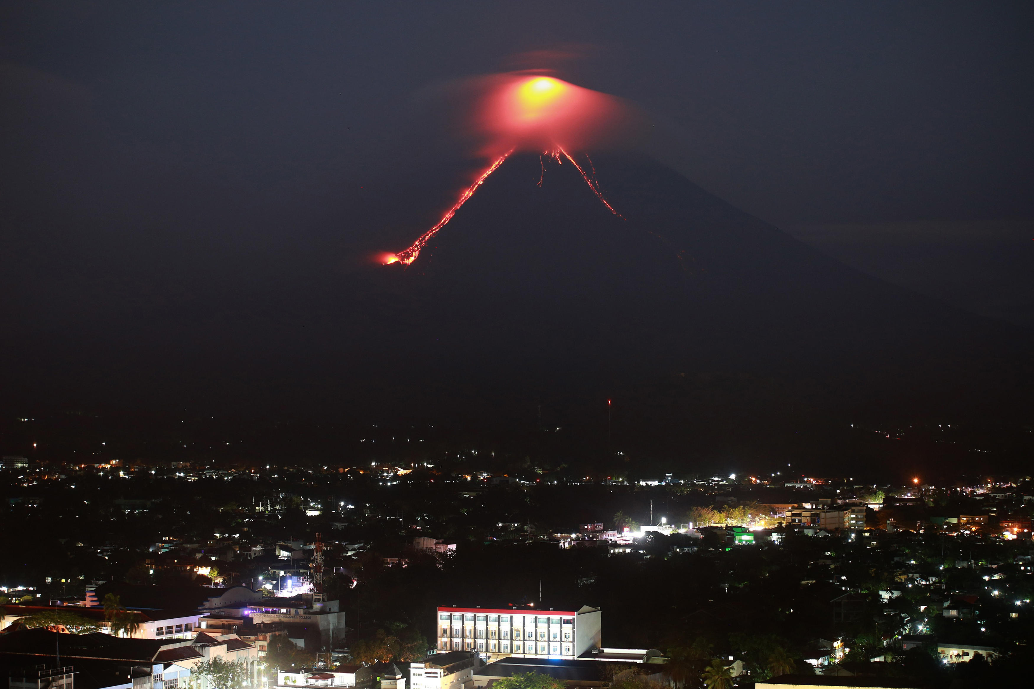 Mayon Volcano In Philippines Eruption Forces Evacuations And Warnings